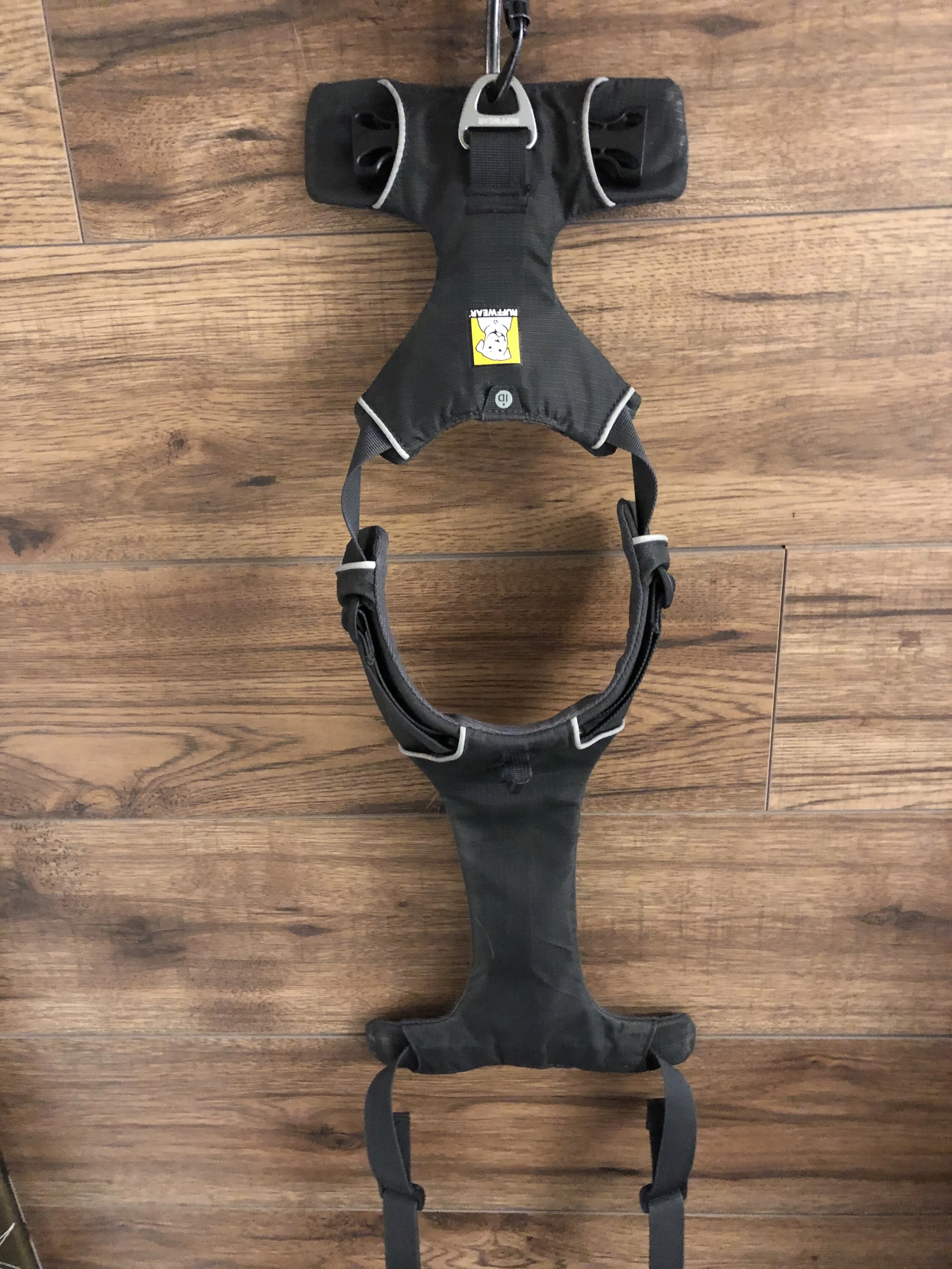 The back part of the harness is on the top part of the picture and the chest part on the bottom half