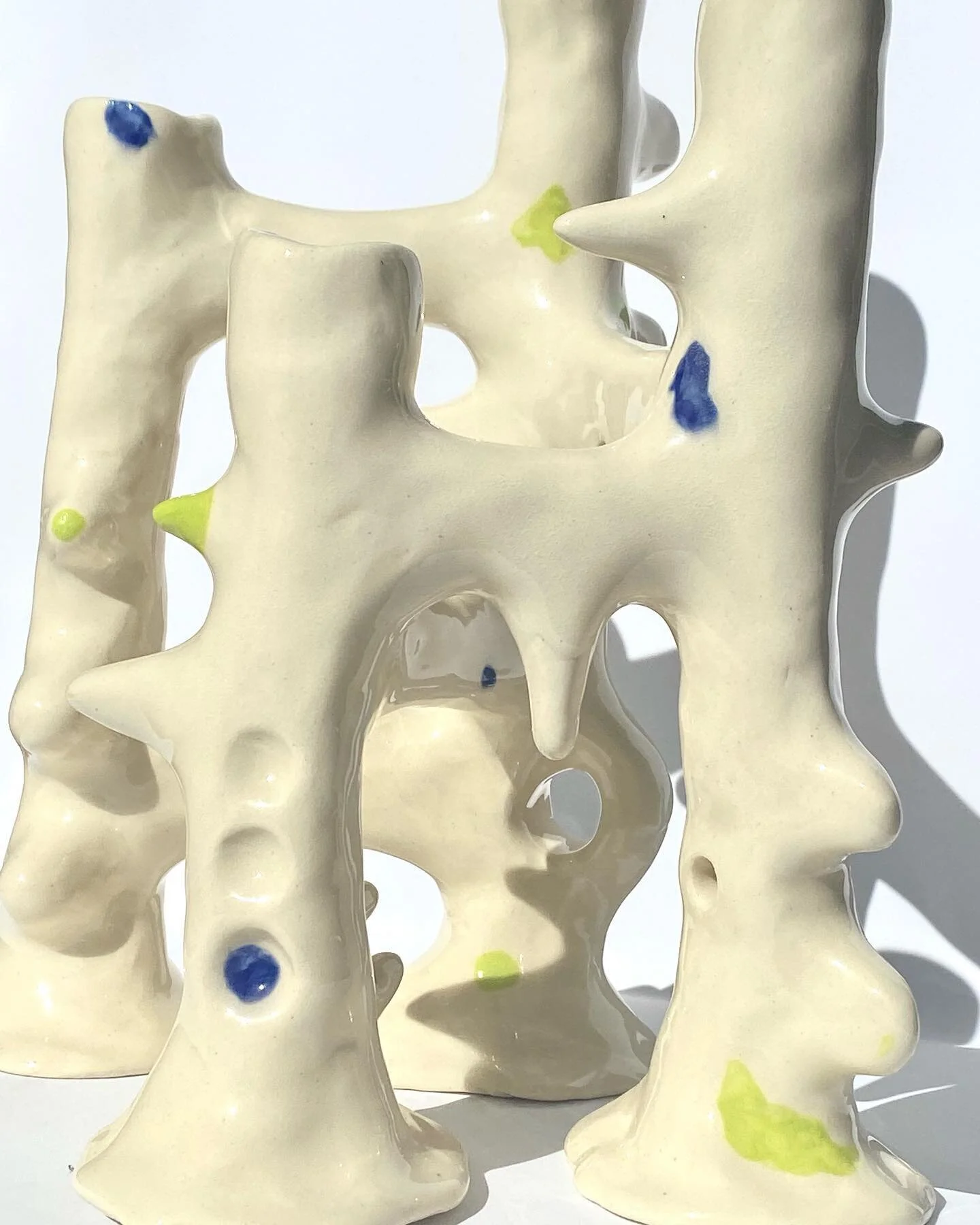 YOKO
A one-of-a-kinda hand made sculptural candle holder. Holds 4 candles of your choice 🤍
Available online.