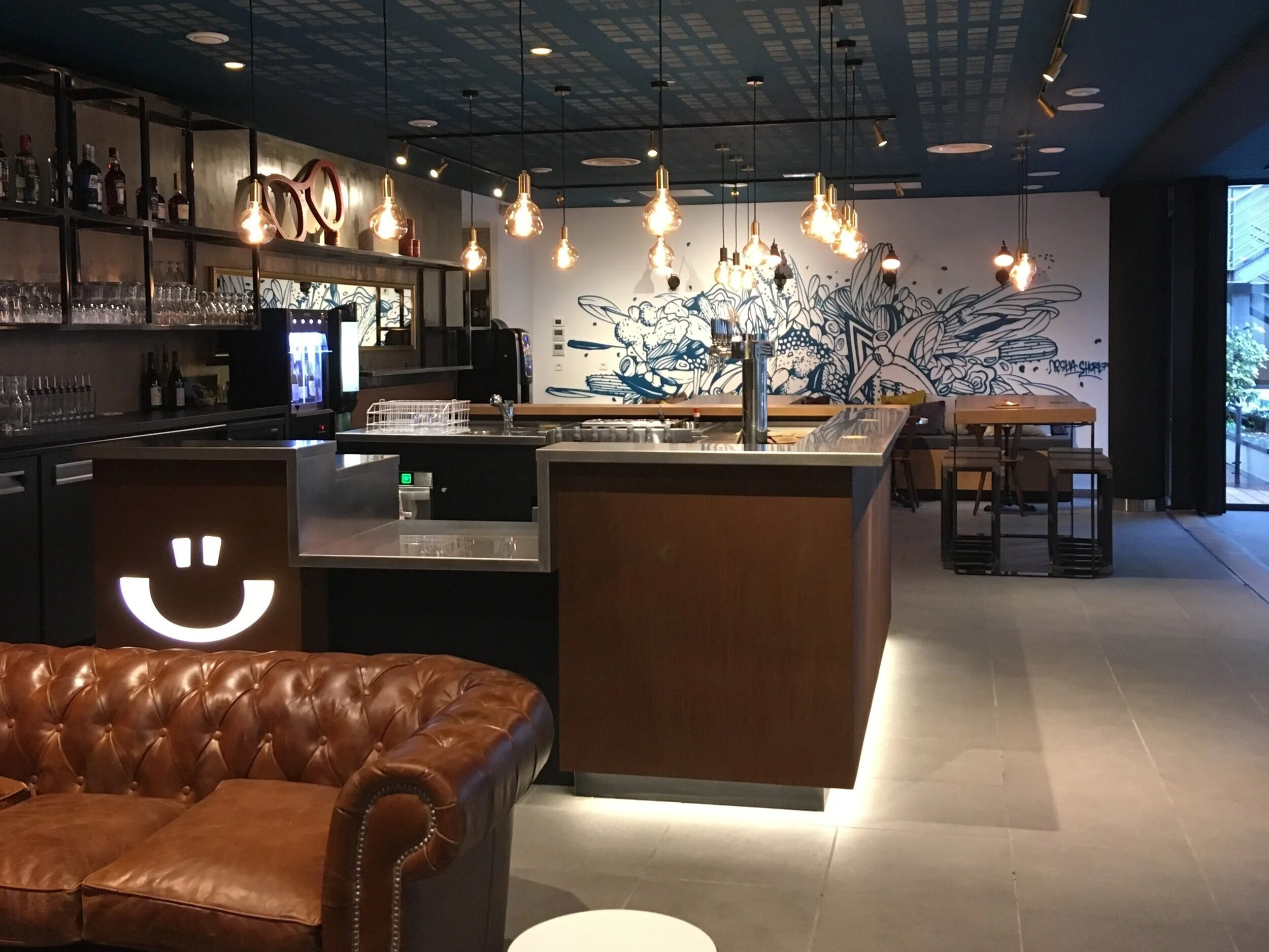 LE-HUB-BAR.jpg