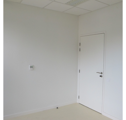4-INOLAB-AVANT-AMENAGEMENT-ESPACE-DETENTE-PORTE.png