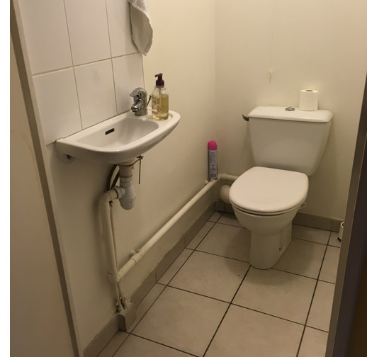 AVANT-TRAVAUX-WC.png