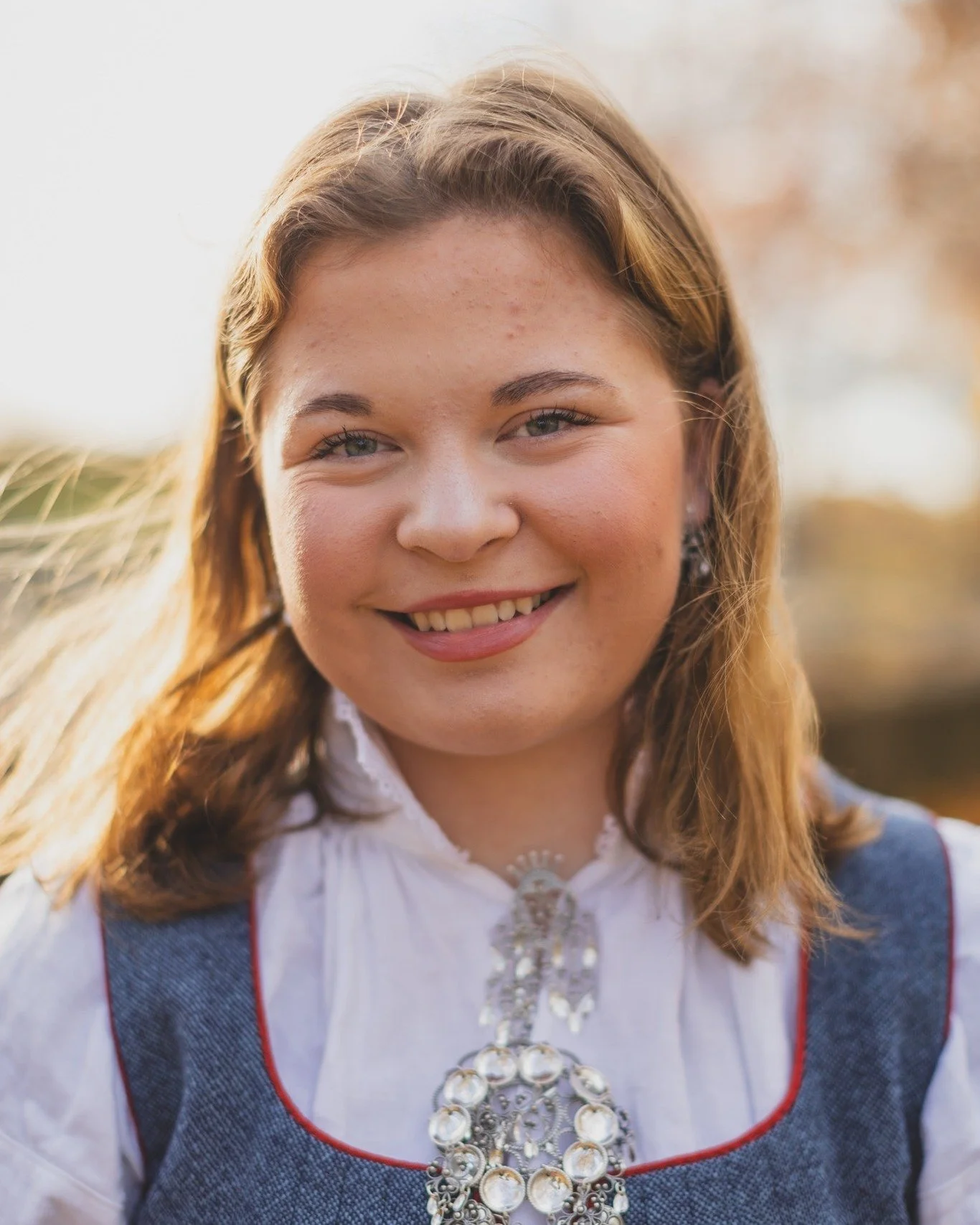 Ten&aring;ringer er s&aring; mangt - og n&aring;r vi putter dem i finstasen, innser vi at de har blitt sm&aring; voksne mennesker rett foran &oslash;ynene p&aring; oss 🥹 

N&aring;r jeg fotograferer konfirmanter er det s&aring; viktig for meg &aring