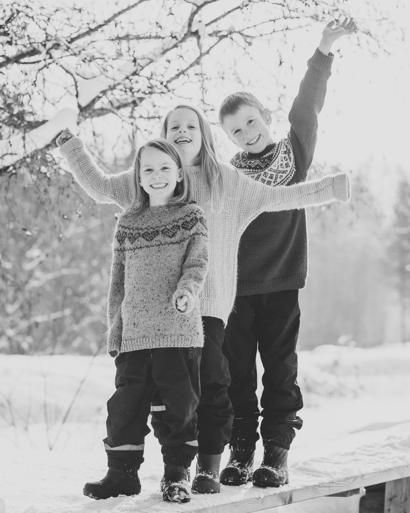 Jeg bare elsker dette lyset 😍Sn&oslash;en reflekterer s&aring; godt s&aring; det blir ordentlig mykt, samtidig som sola gir oss en varm f&oslash;lelse til tross for vintersesong 🌞

Familiefotografering med tre fjasete folk - akkurat som jeg liker d