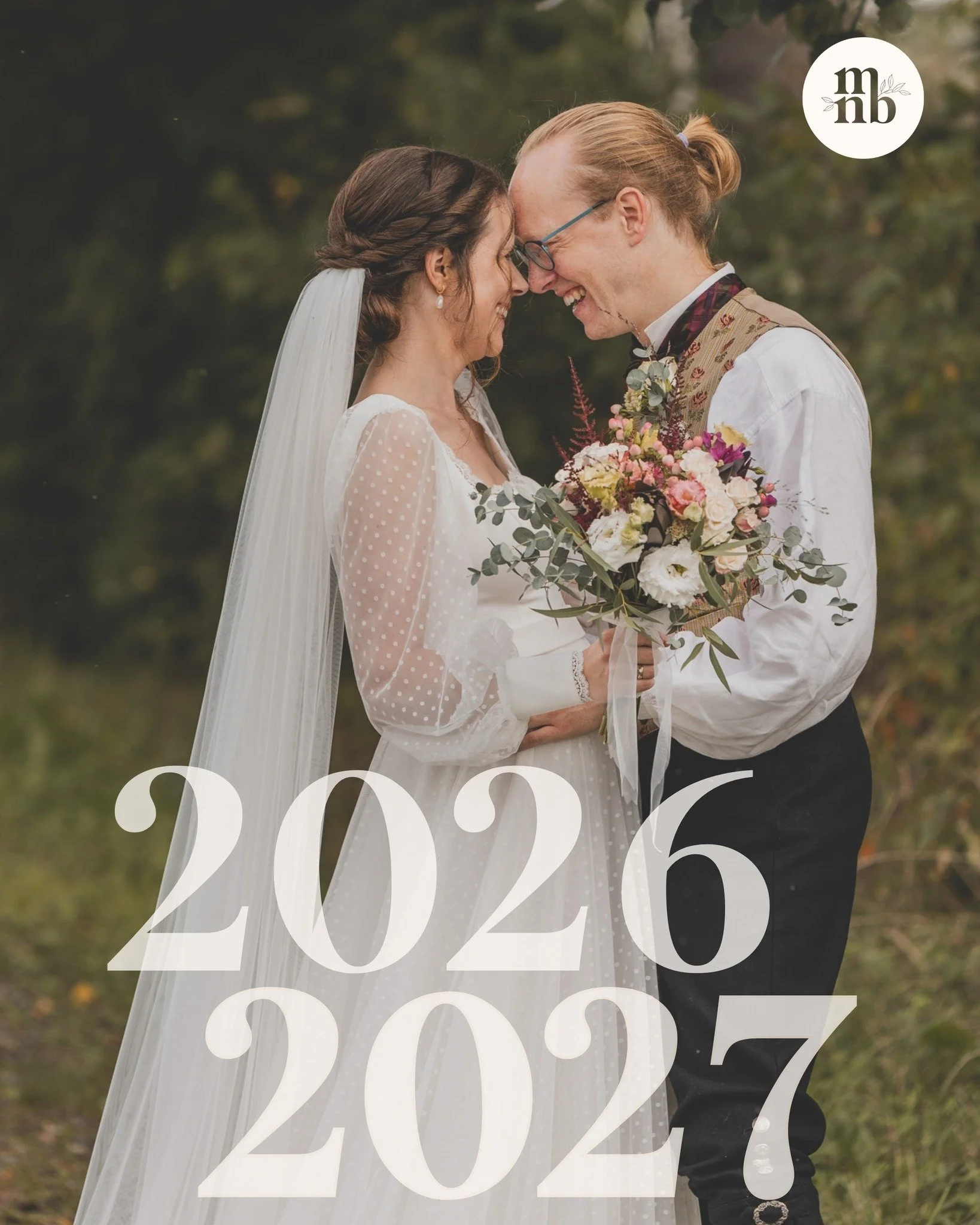 Bryllupssesongen 2025 er over, men planleggingen av 2026 er godt i gang, snart &aring;pner til og med bookingen for 2027 😍 

Det er fortsatt plass til noen flere bryllupsfotograferinger vinter, v&aring;r og h&oslash;st neste &aring;r 💙💚🧡