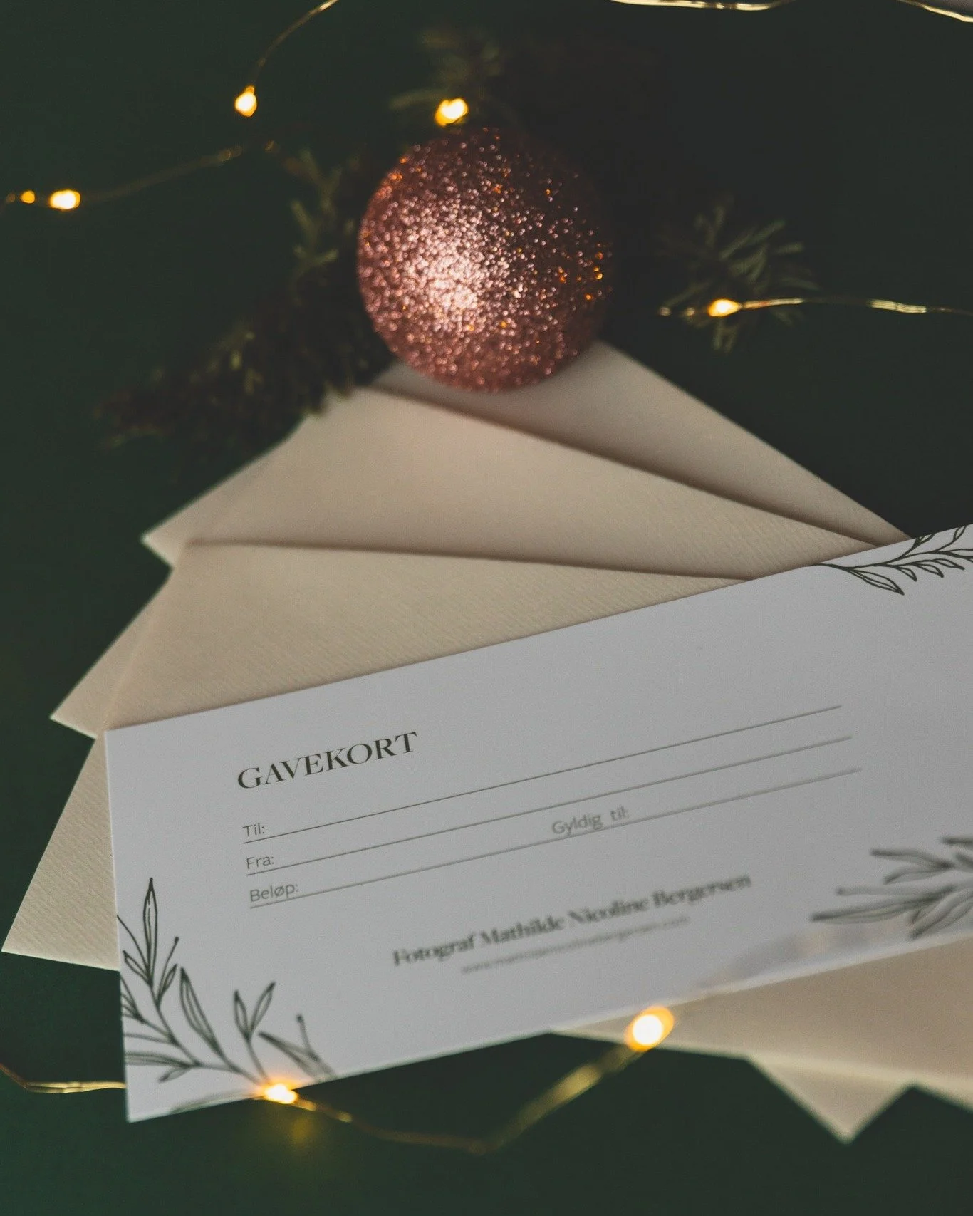 Gavekort p&aring; fotografering er den perfekte gaven til:
❤️Besteforeldre - ta de med p&aring; bildene med barnebarna
❤️Foreldrene dine - mange ettersp&oslash;r bilder med de voksne barna 
❤️Gravide - kan brukes p&aring; fine gravidbilder eller kans