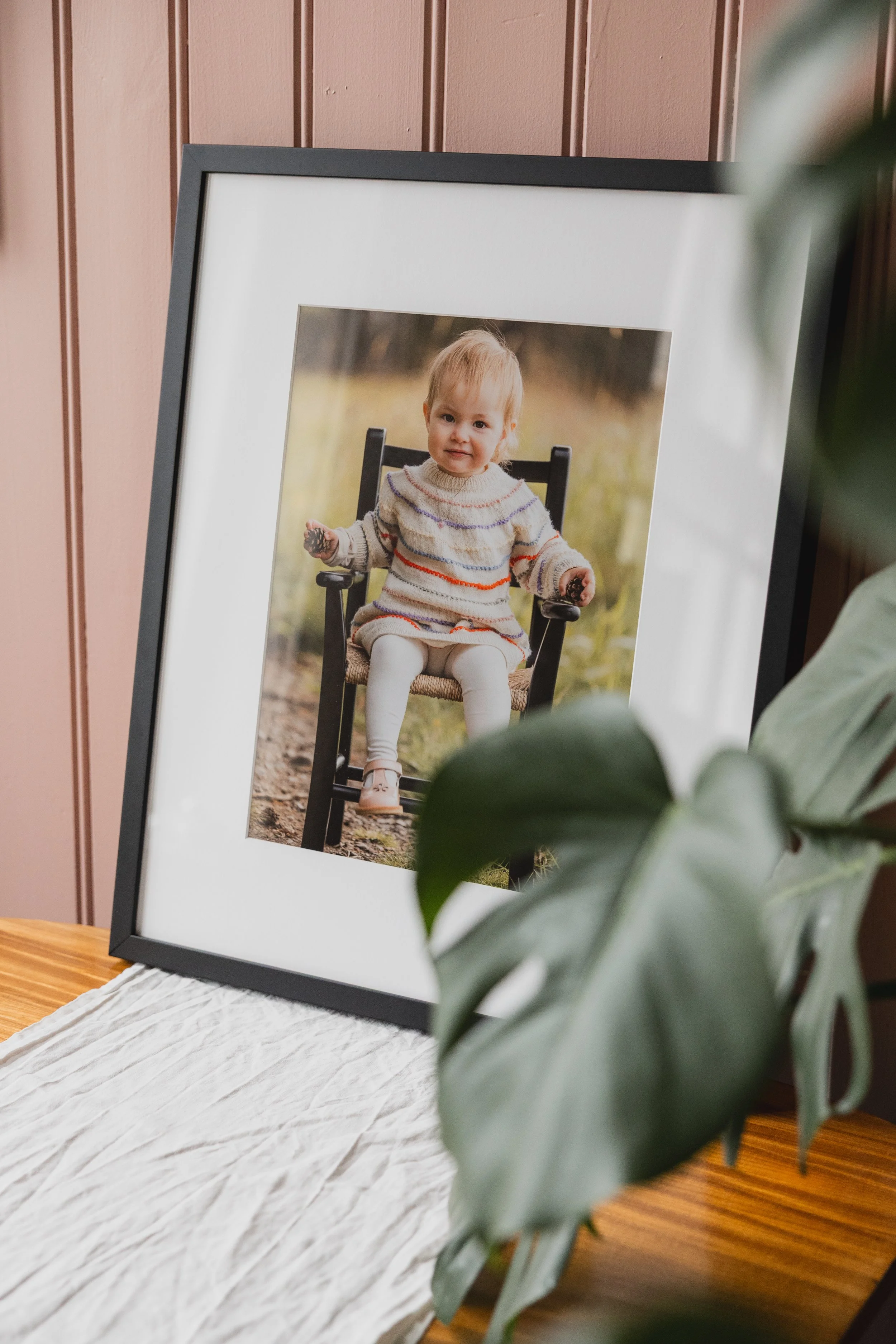 veggbilde_10cmpassepartout_ettåsfotografering_familie_hamar_fotografmnb-001.jpg