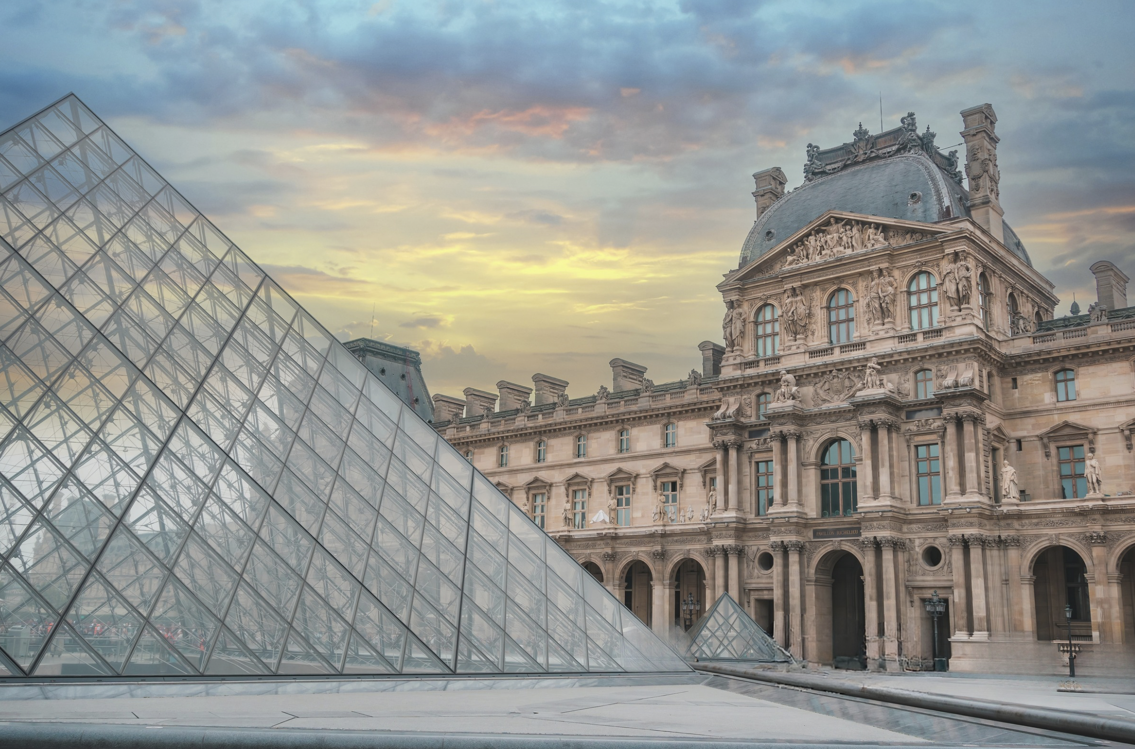 LE LOUVRE.png