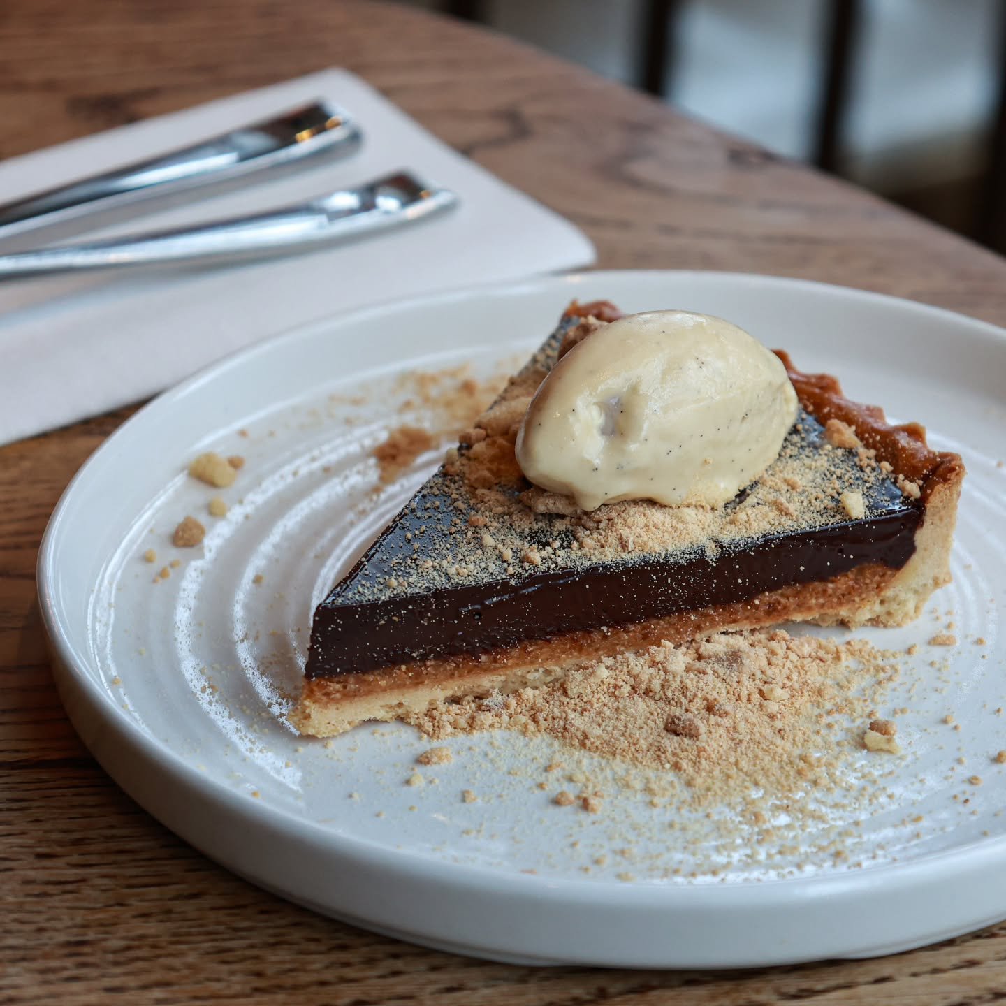 Chocolate tart, pecan praline, apple and vanilla ice cream.

Available today as part of our lunch offering, served 12-1.45pm - walk-ins welcome 
.
.
.
#lunchmenu 
#norwich
#norwichfoodanddrink 
#norfolk