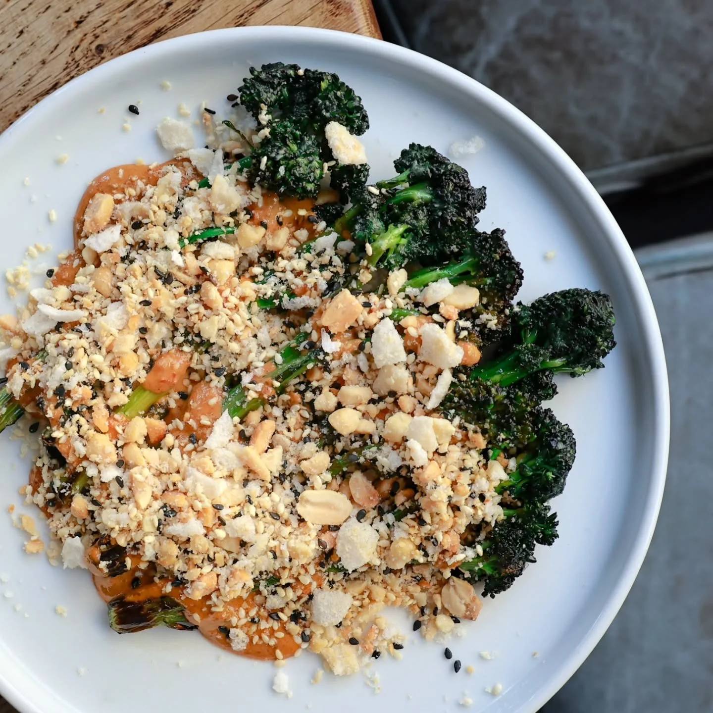Piper's new side dish.

Sprouting brocolli, dan dan sauce, peanuts and prawn cracker.

Available this week from Wednesday at 6pm - to book a table visit our website - link in bio.
.
.
.
#norwichfoodanddrink 
#norwichlaines 
#norfolk
#norwichrestauran
