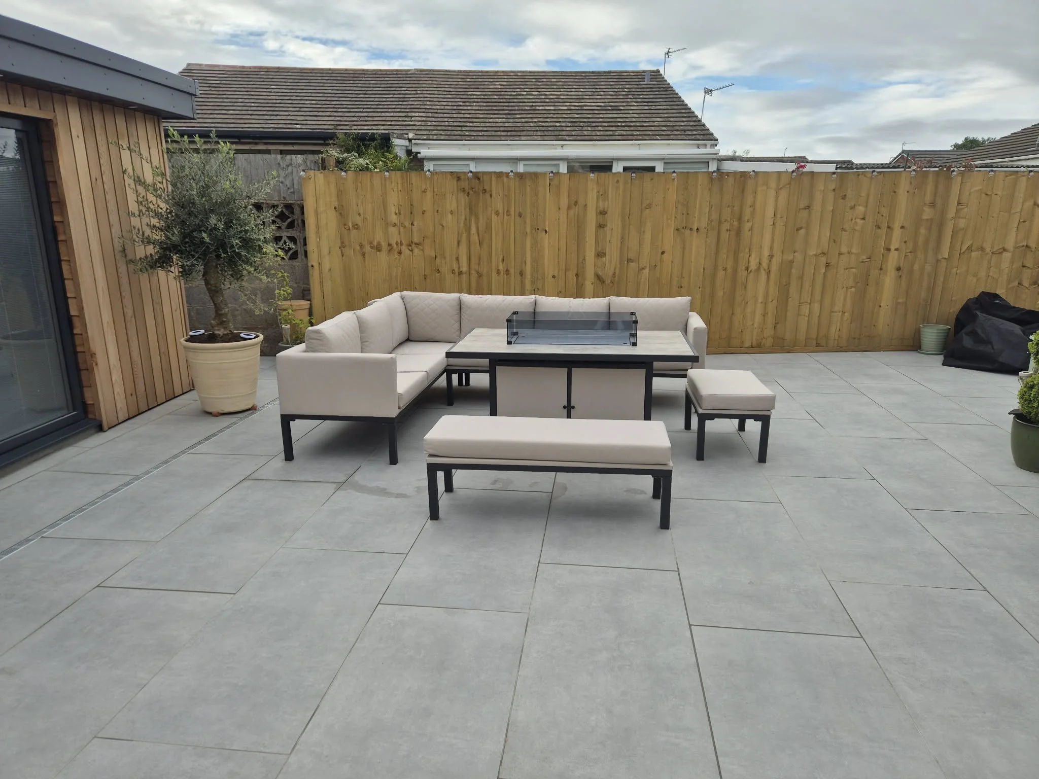 double garage builders and patio.JPG