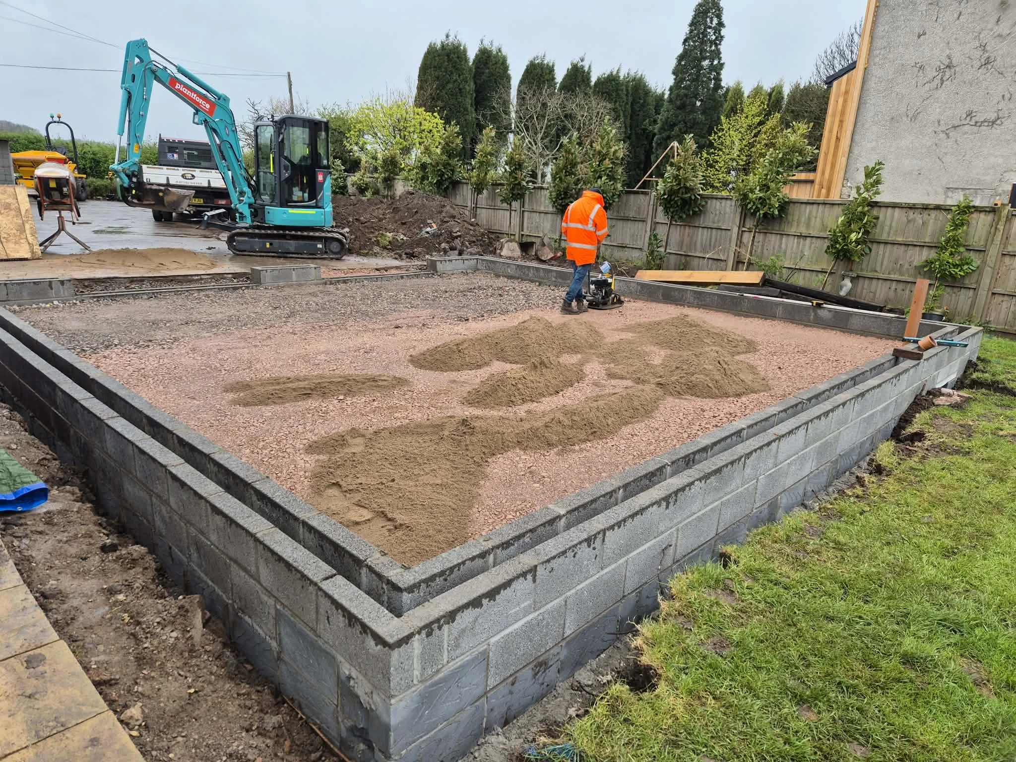 large garage build foundtions blockwork.JPG