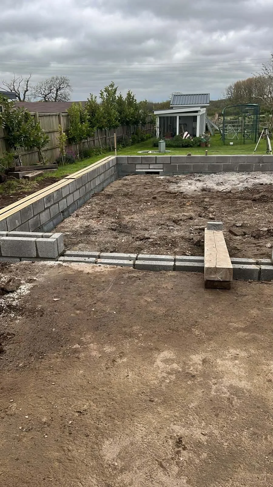 garden double garage.JPG
