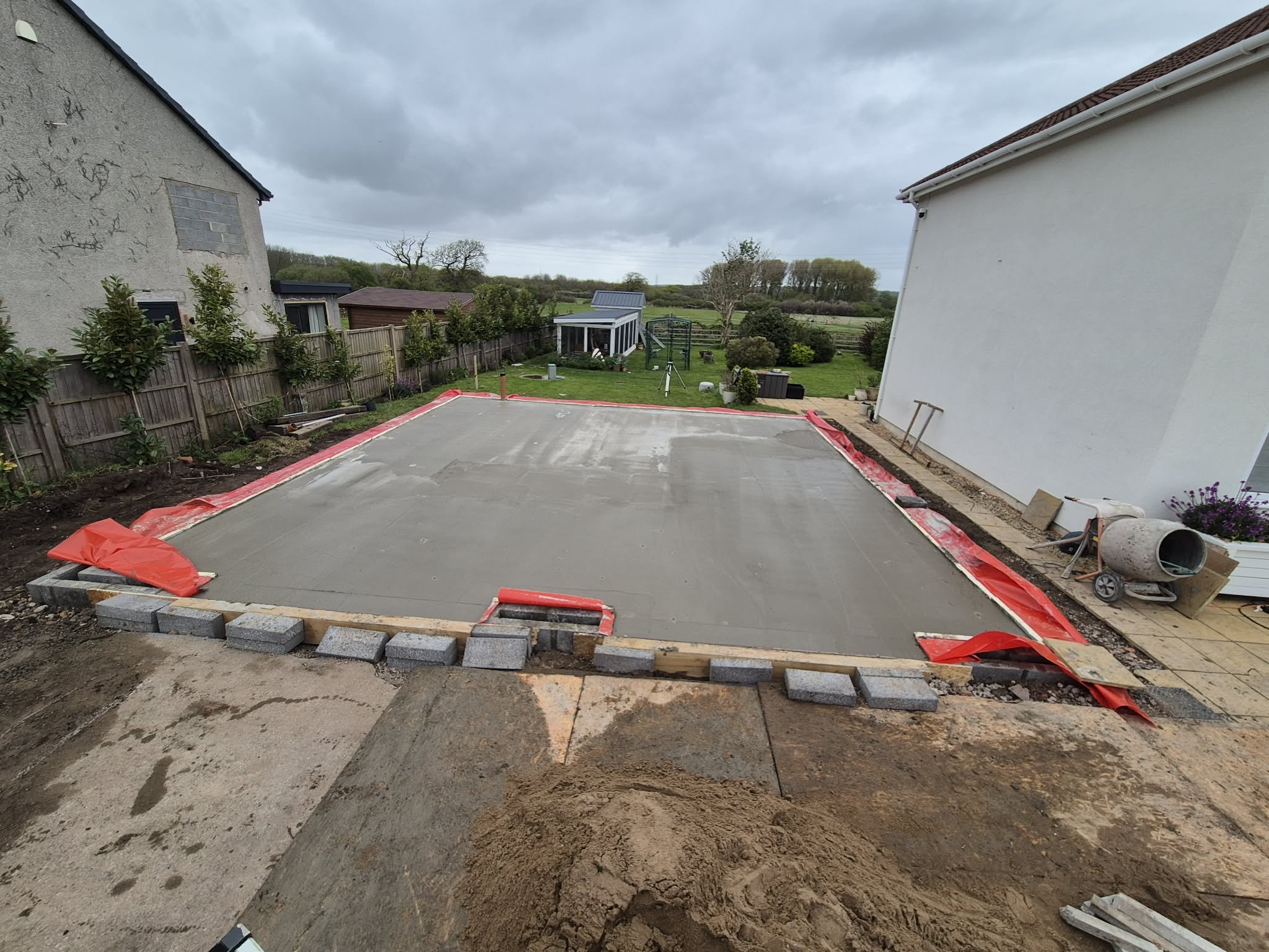 foundation concrete pour garage large home.JPG