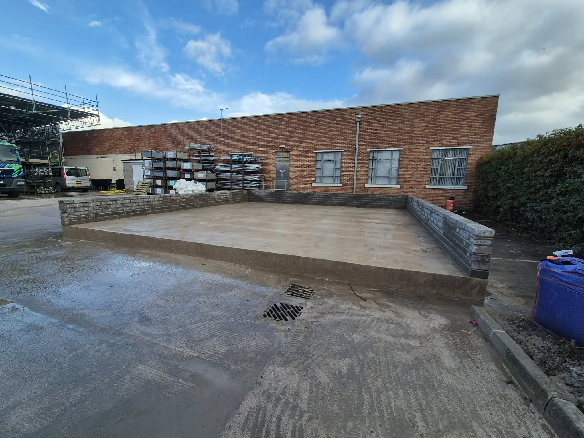 concrete asbestos bin store.JPG