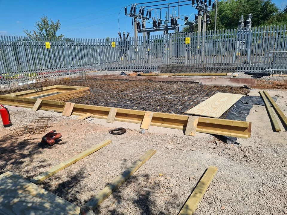 OPS1B and OPS2B Contractors for Live Cables