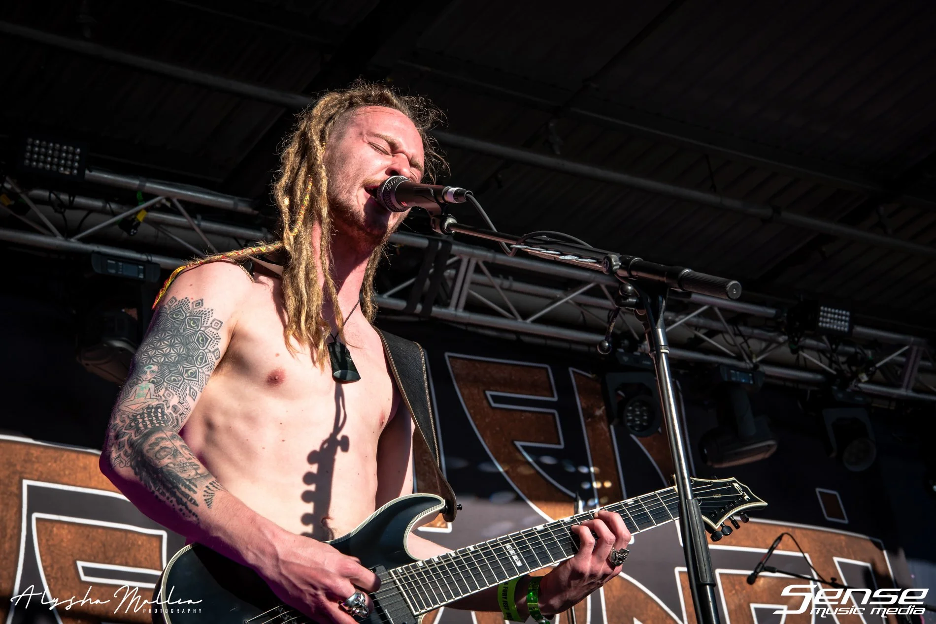 AlienWeaponry23-5960.jpg