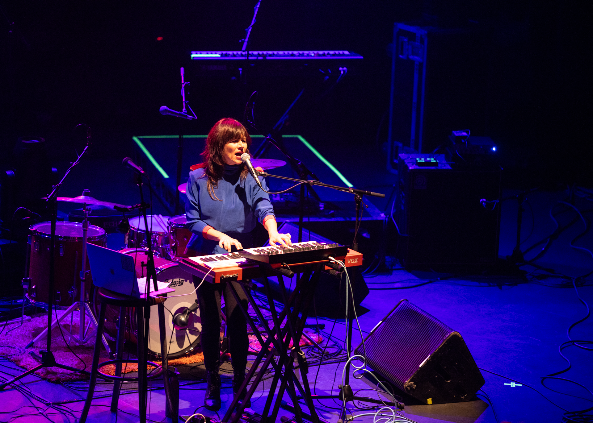 ELANA STONE @ Enmore Theatre-Web-15.png
