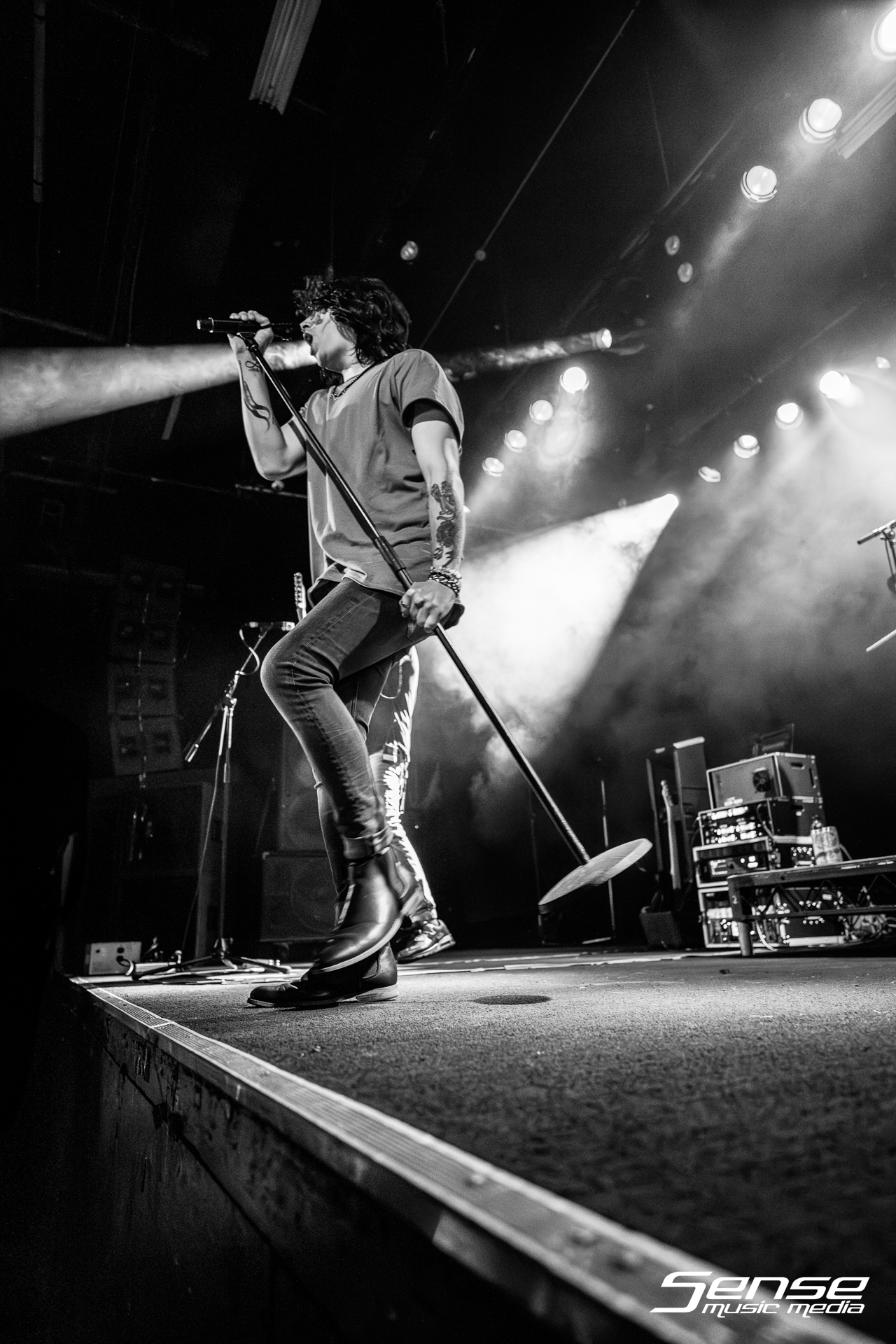 2023-AUG-17-LOVELESS-SYDNEY-METRO THEATRE_MGL9593-Enhanced-NR.png
