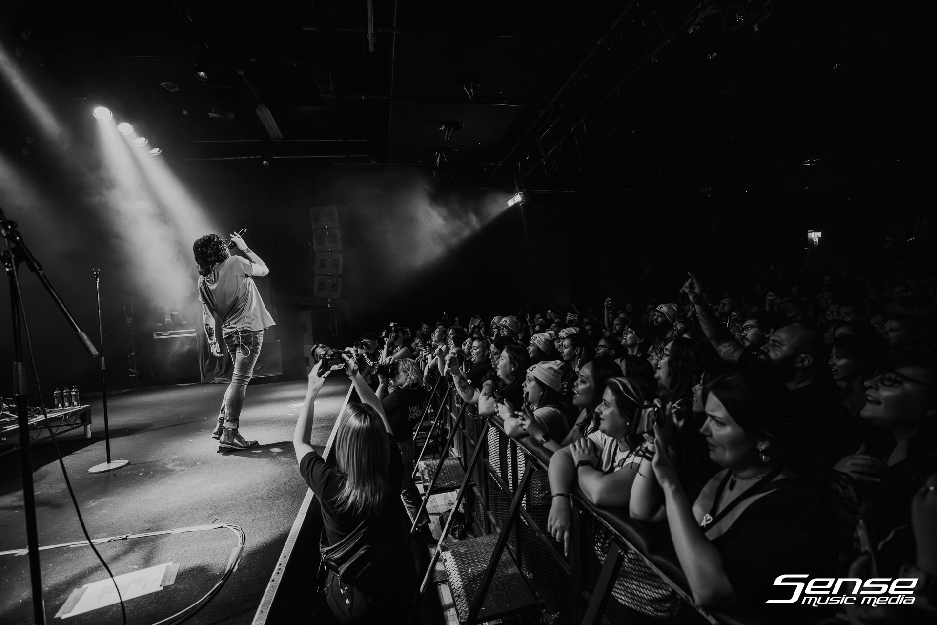 2023-AUG-17-LOVELESS-SYDNEY-METRO THEATRE_MGL9615-Enhanced-NR.png