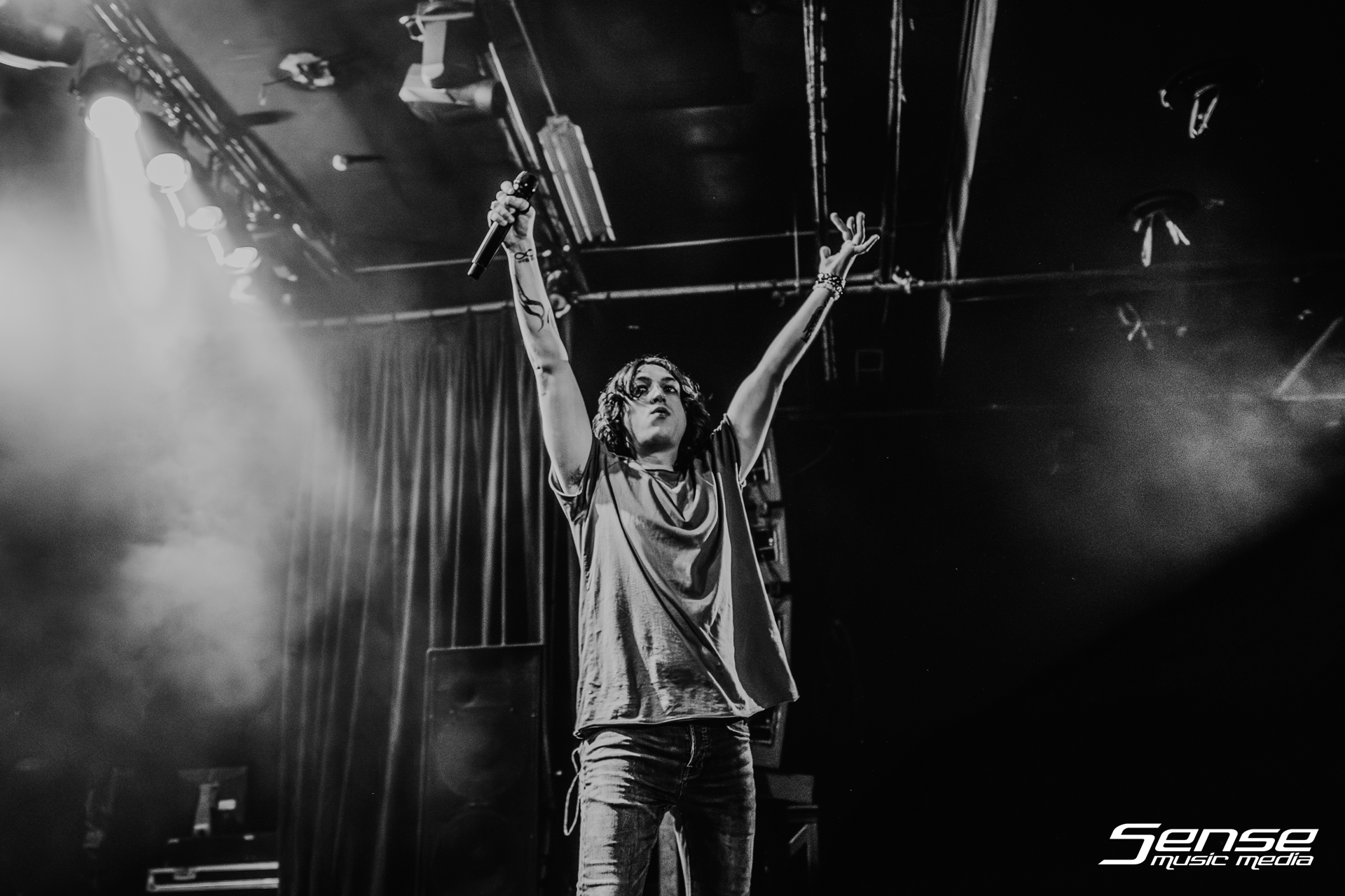 2023-AUG-17-LOVELESS-SYDNEY-METRO THEATRE_MGL9633-Enhanced-NR.png