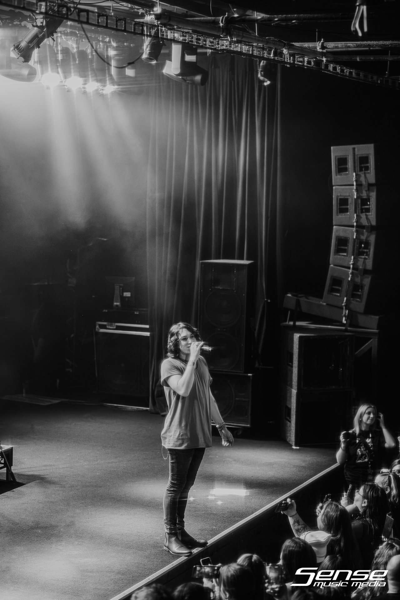 2023-AUG-17-LOVELESS-SYDNEY-METRO THEATRE_MGL9752-Enhanced-NR.png