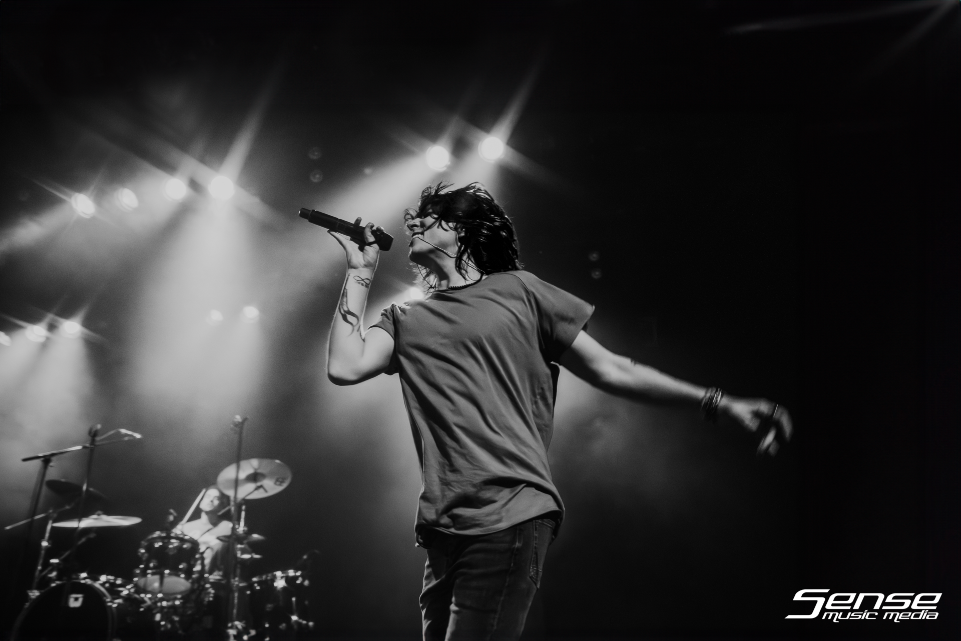 2023-AUG-17-LOVELESS-SYDNEY-METRO THEATRE0E4A9798-Enhanced-NR.png