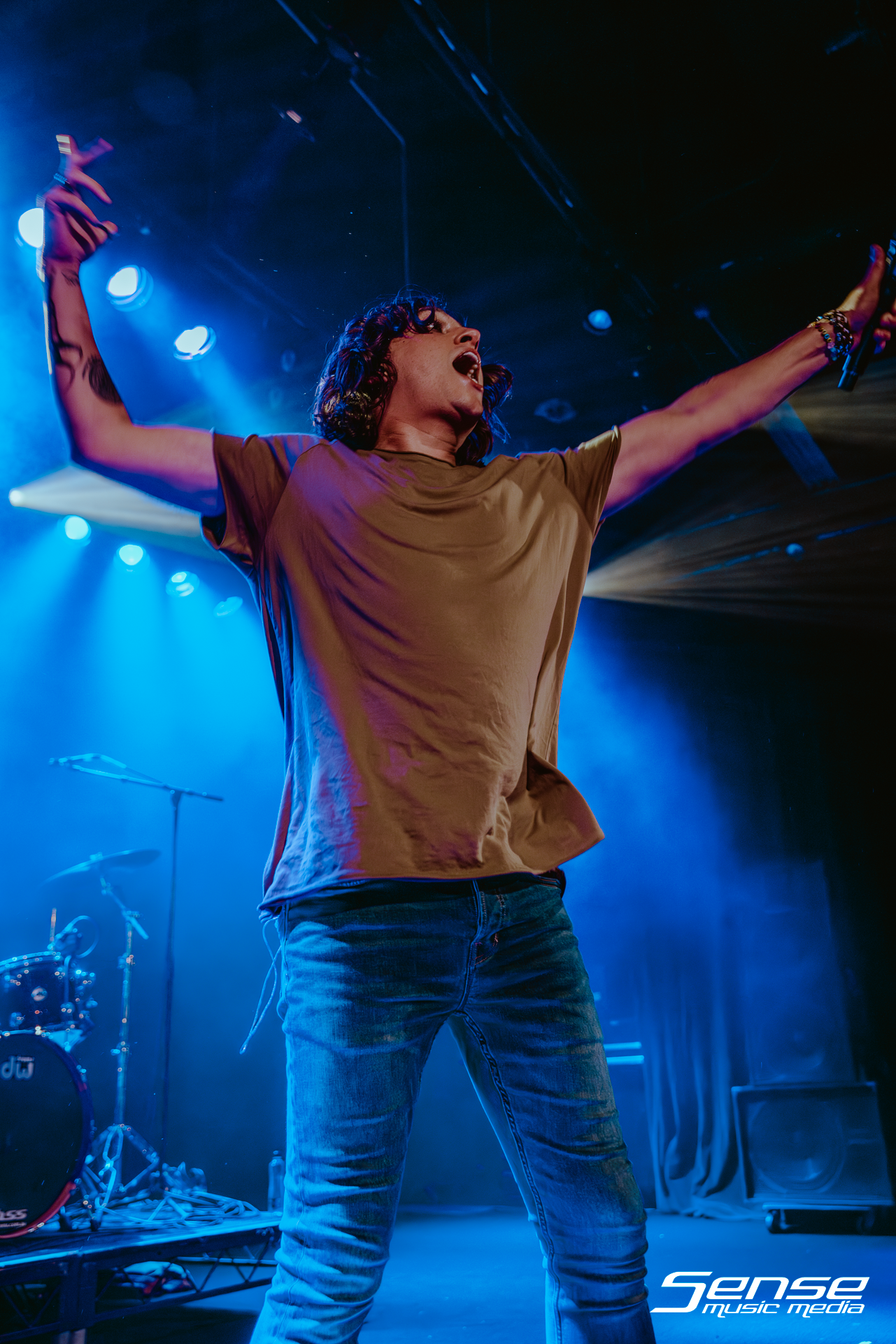 2023-AUG-17-LOVELESS-SYDNEY-METRO THEATRE0E4A9938-Enhanced-NR.png