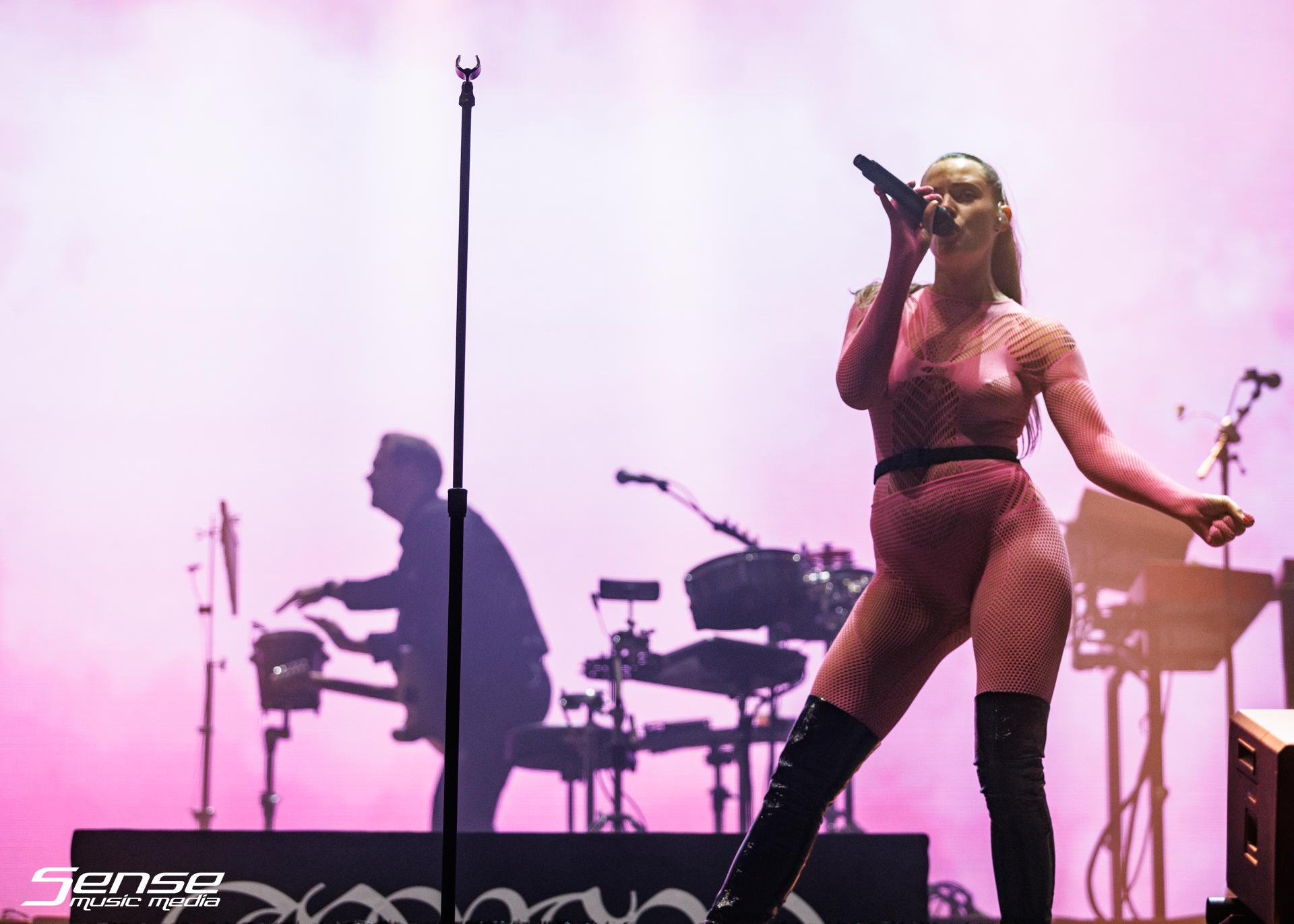 TOVE LO-1.png