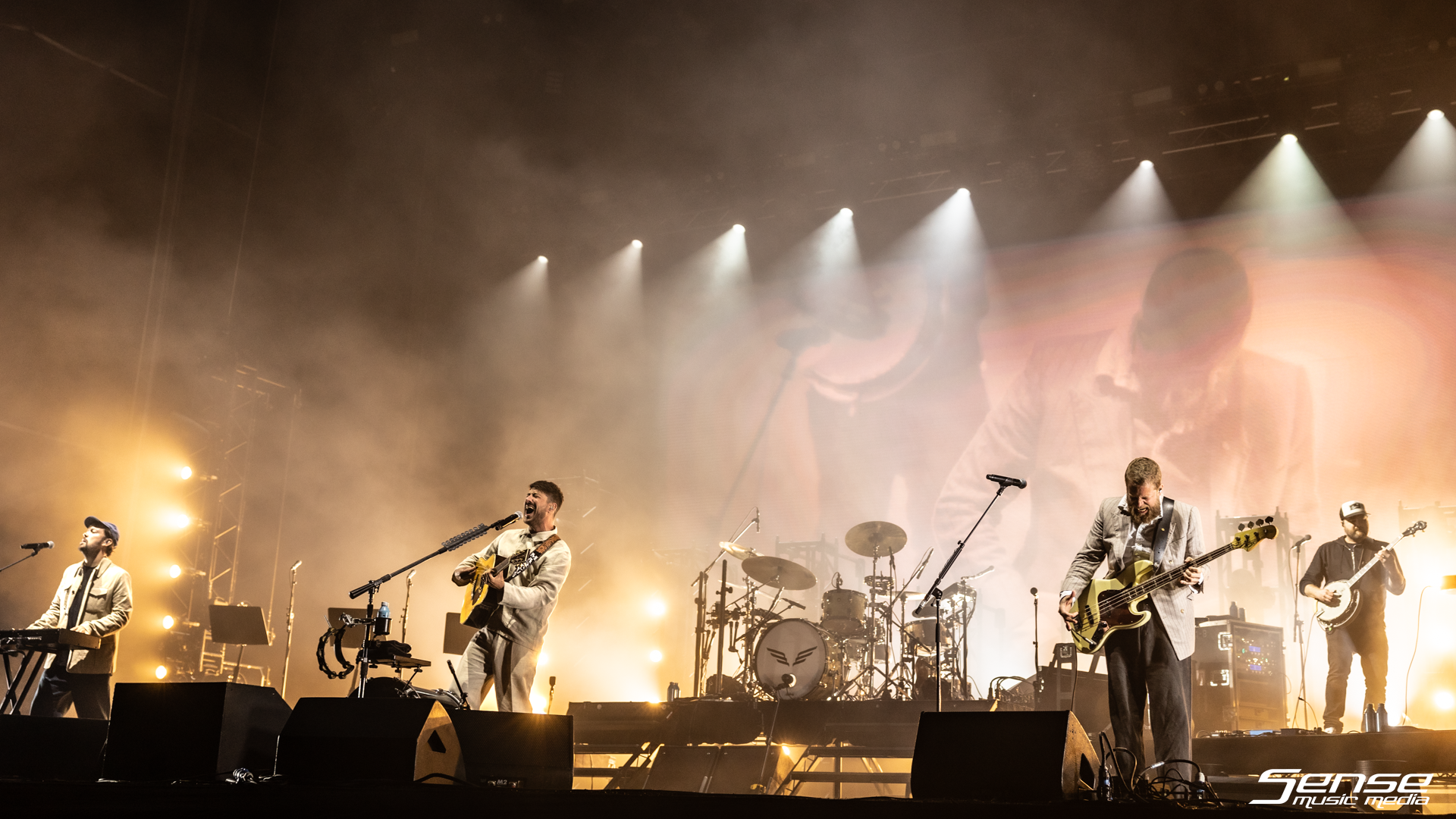 MUMFORD & SONS-12.png