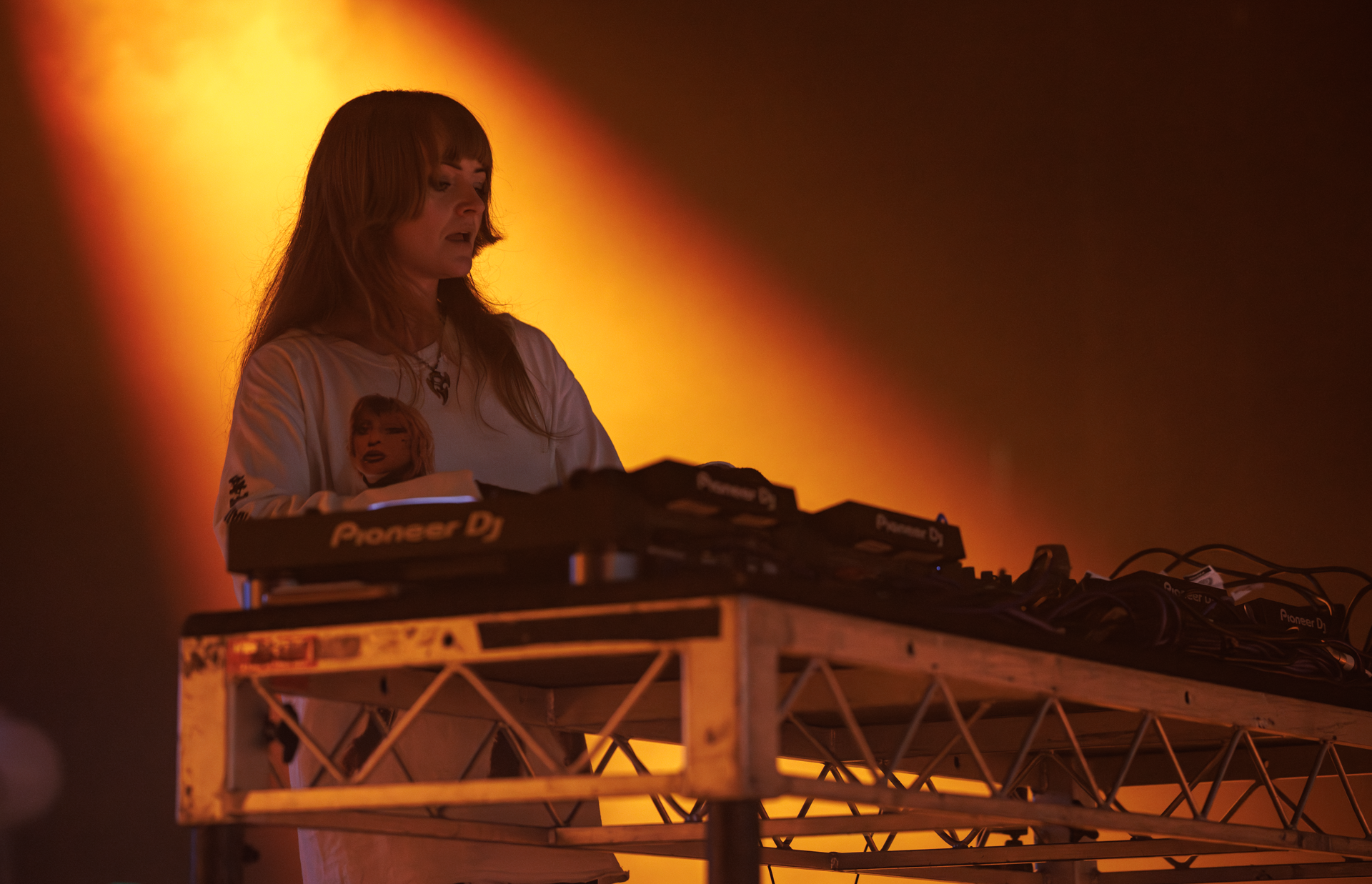 Porter Robinson 72ppi 1920-6.png