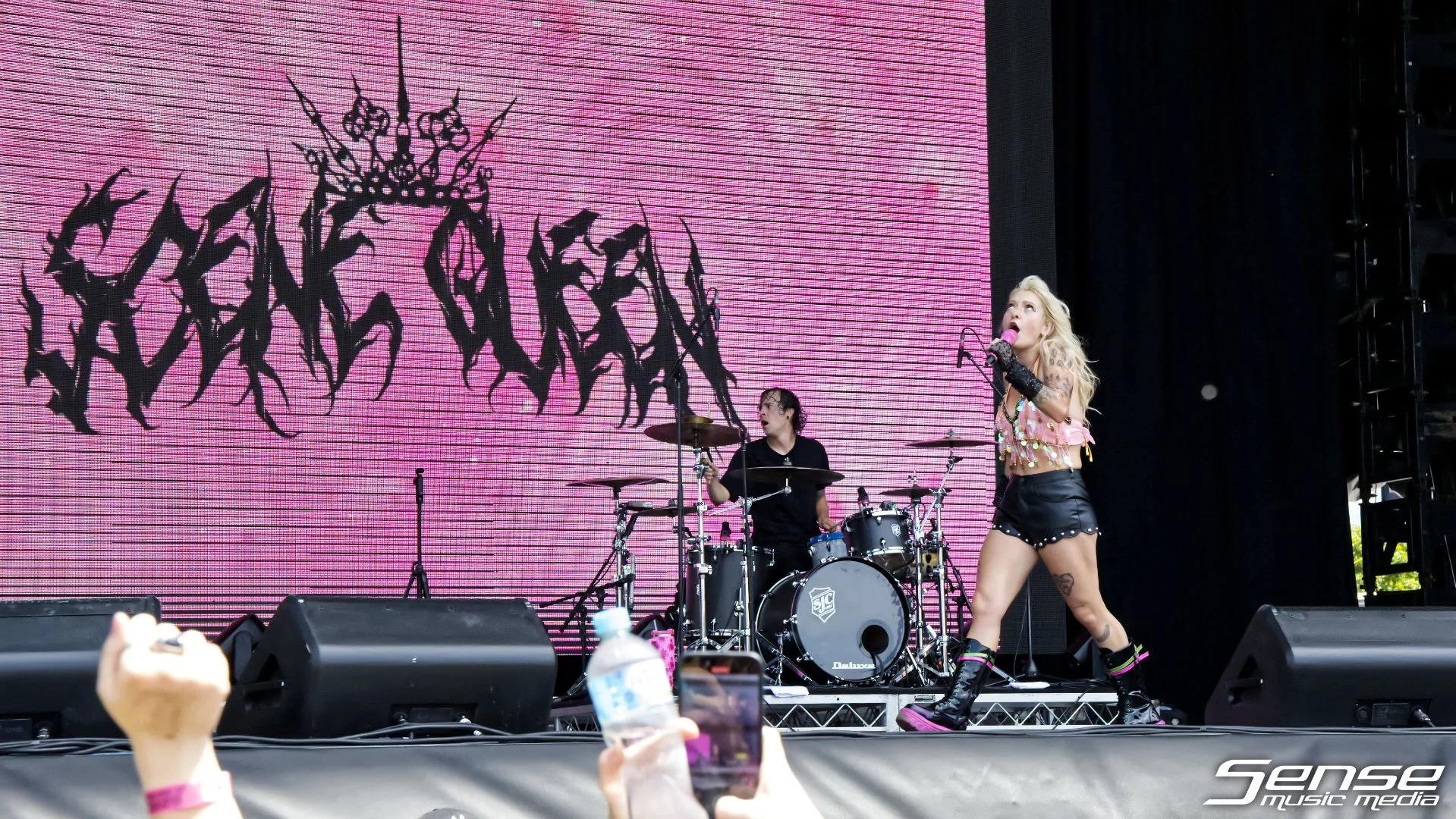 SceneQueen03.jpg