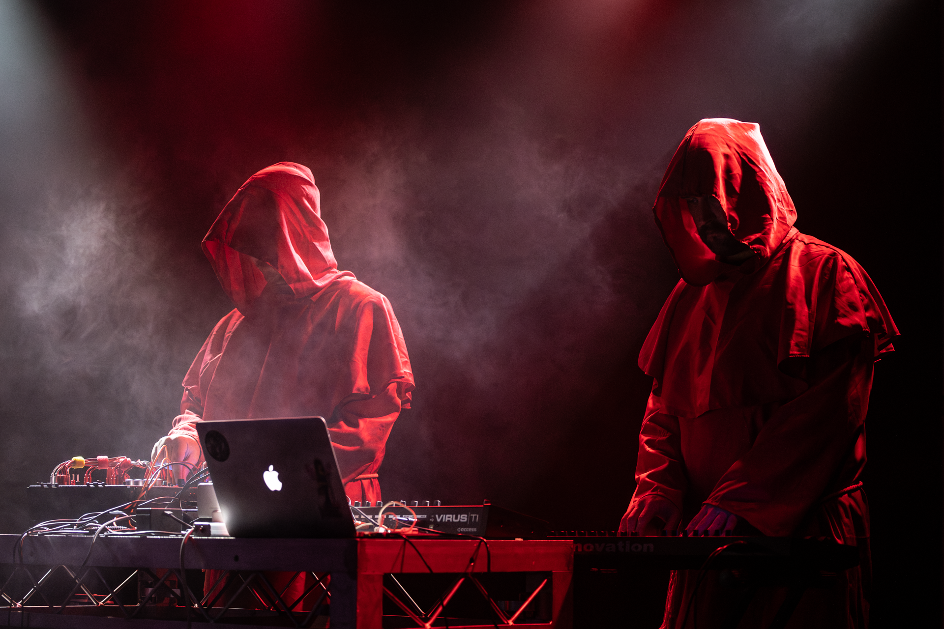 LORESPINNER @ Metro, Sydney-2.png