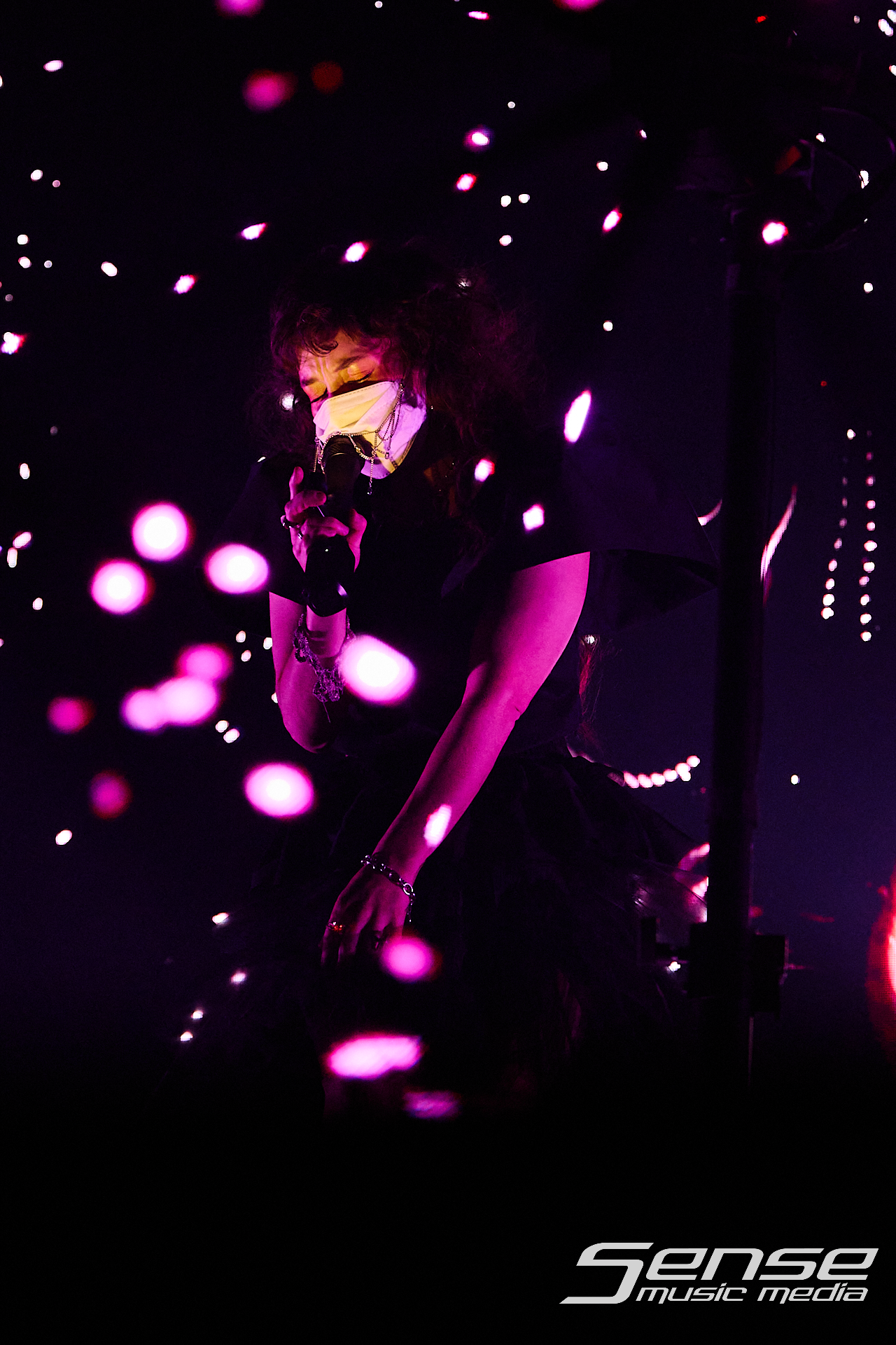 Purity Ring-Purity Ring-Photo_by_Peter Mellows-260614-185002-076.png