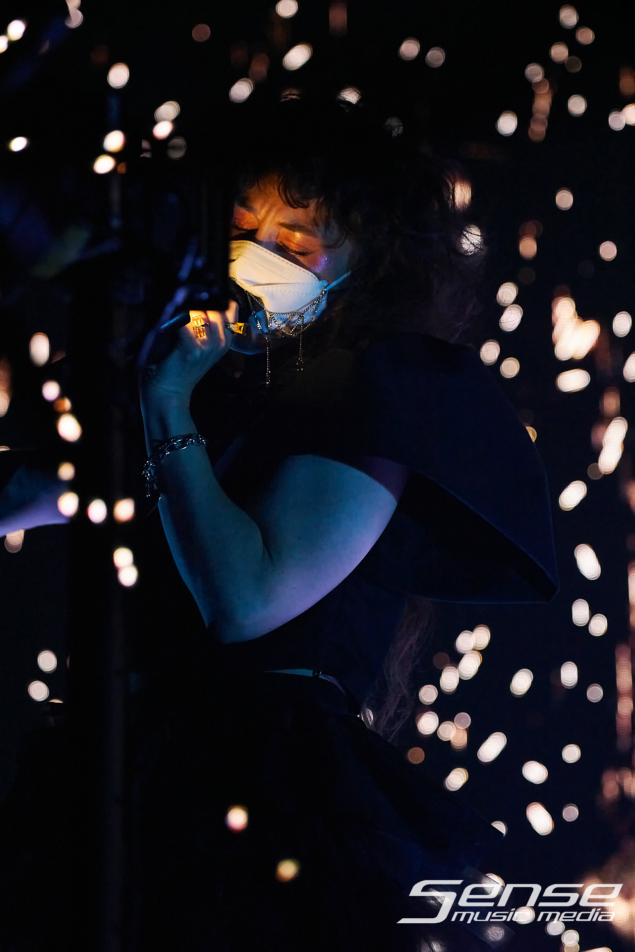 Purity Ring-Purity Ring-Photo_by_Peter Mellows-260614-184551-075.png