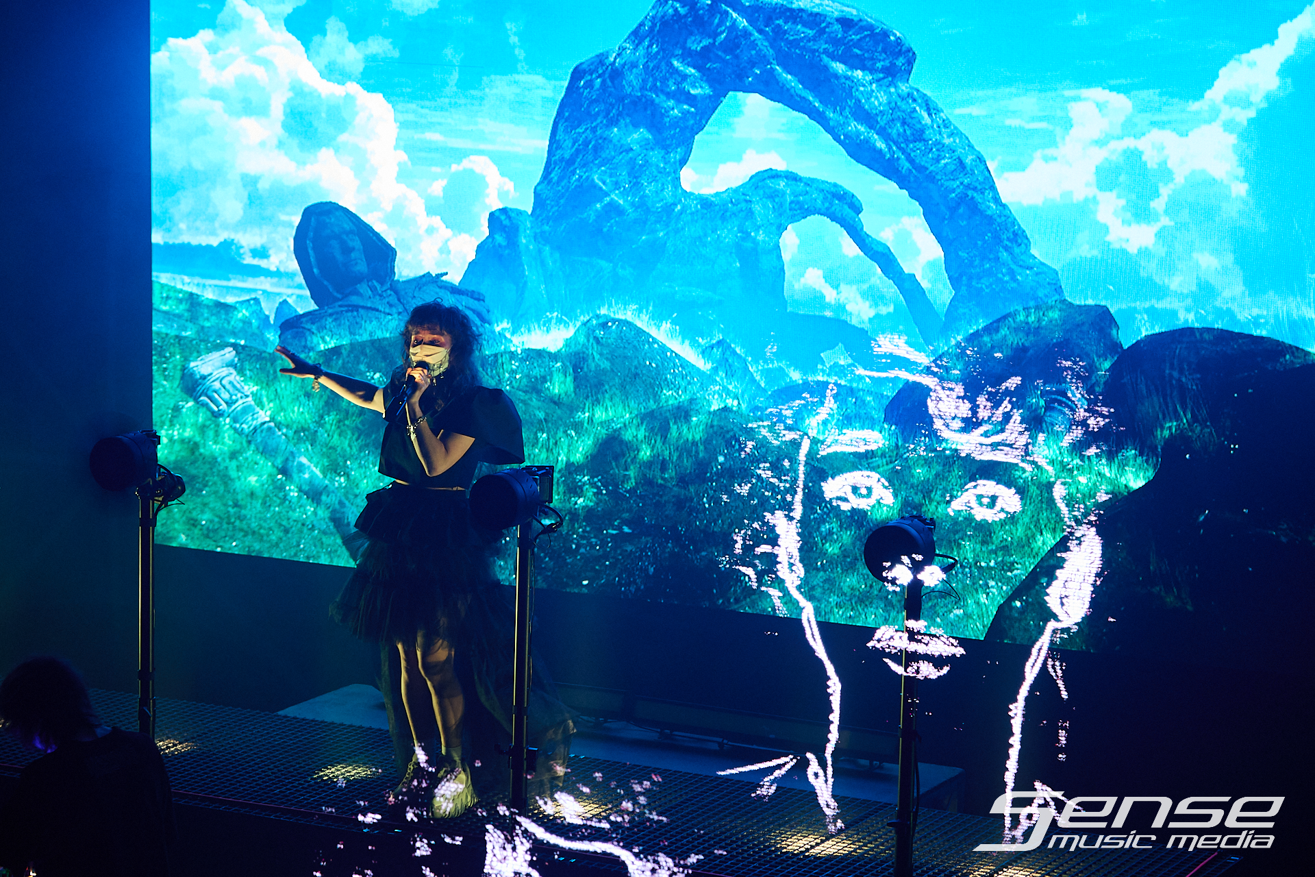 Purity Ring-Purity Ring-Photo_by_Peter Mellows-260614-190220-078.png