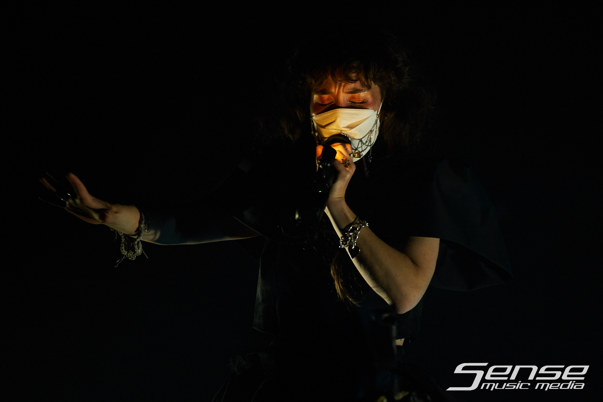 Purity Ring-Purity Ring-Photo_by_Peter Mellows-260614-190833-080.png