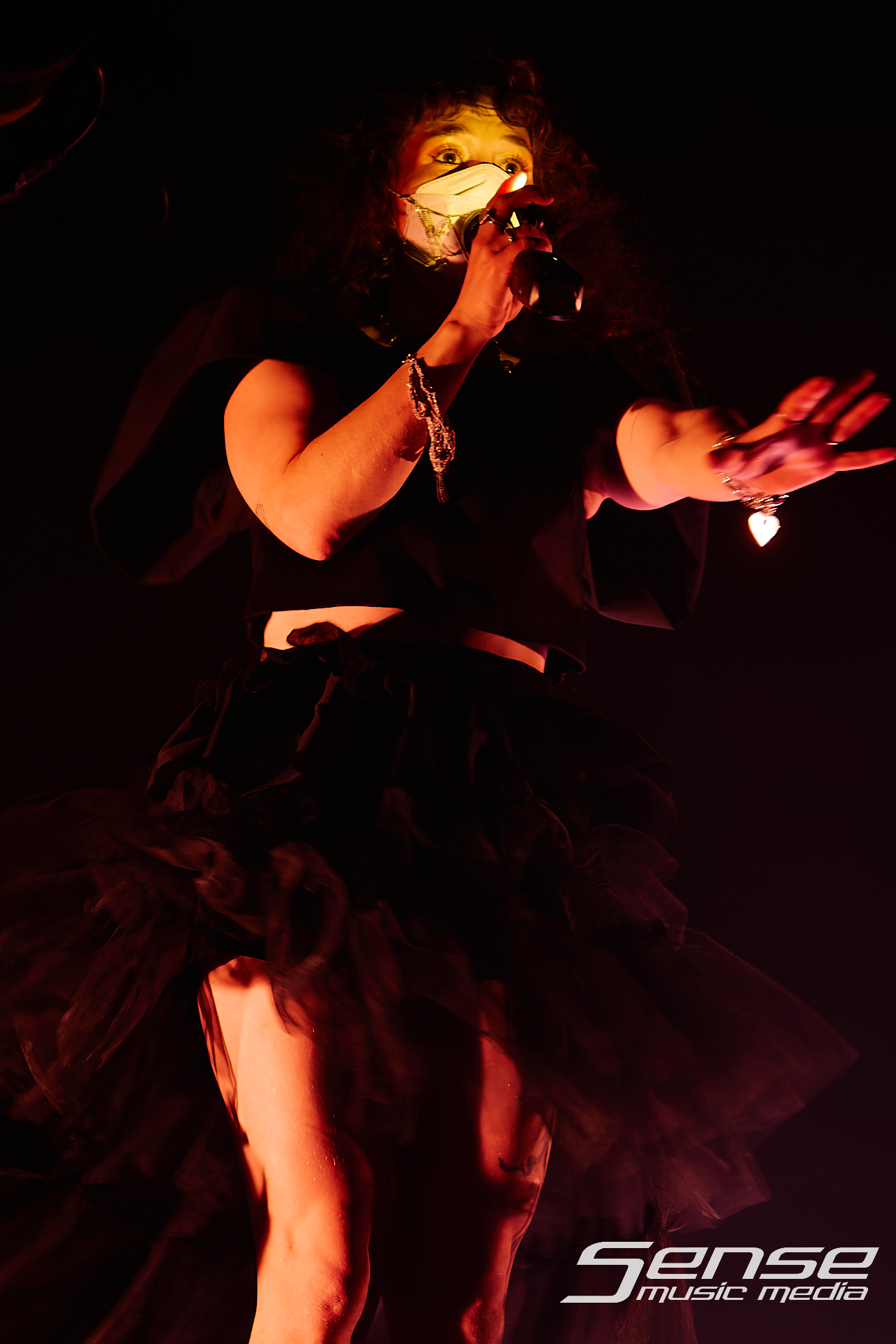 Purity Ring-Purity Ring-Photo_by_Peter Mellows-260614-184215-074.png