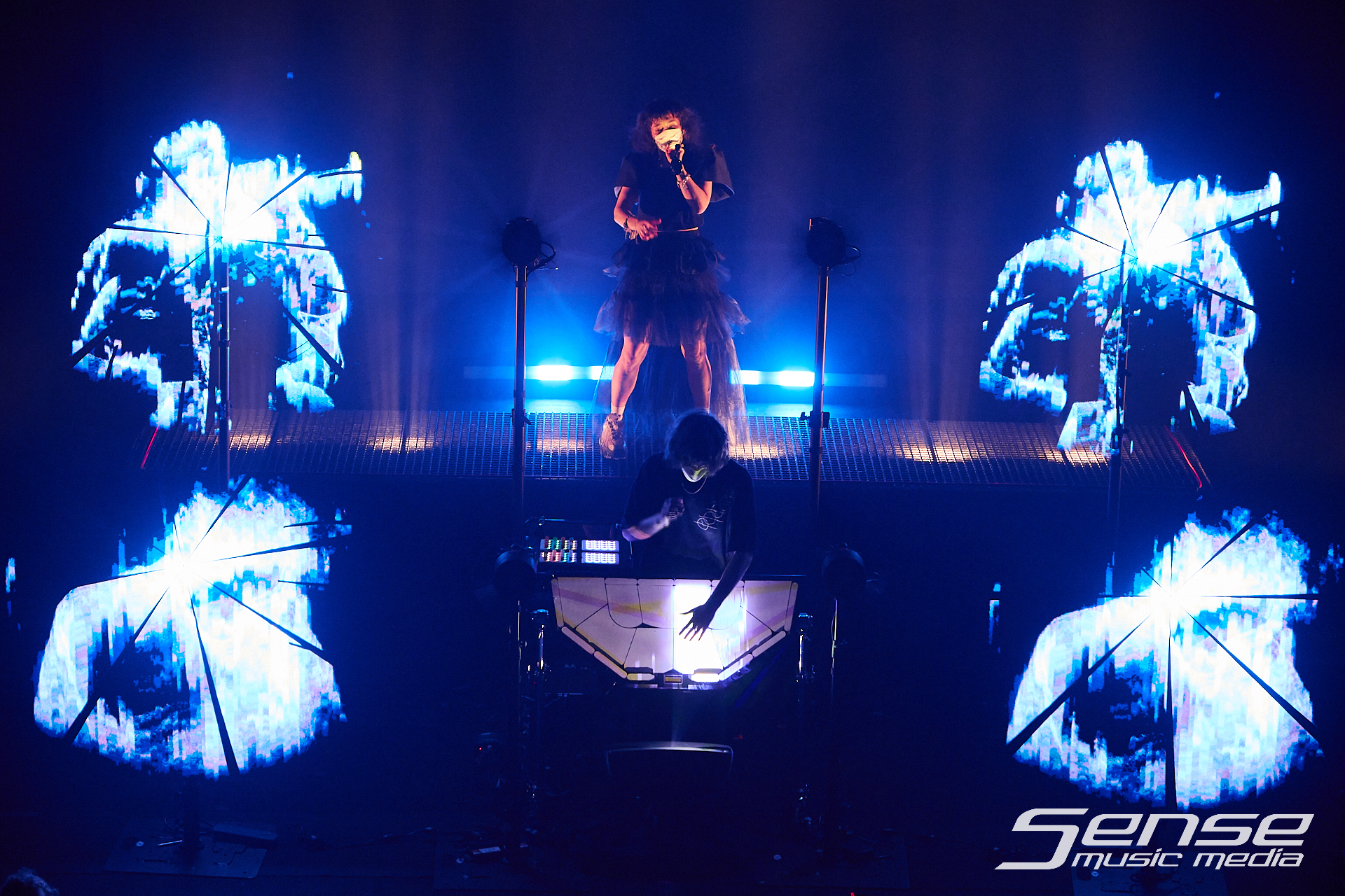 Purity Ring-Purity Ring-Photo_by_Peter Mellows-260614-185639-077.png