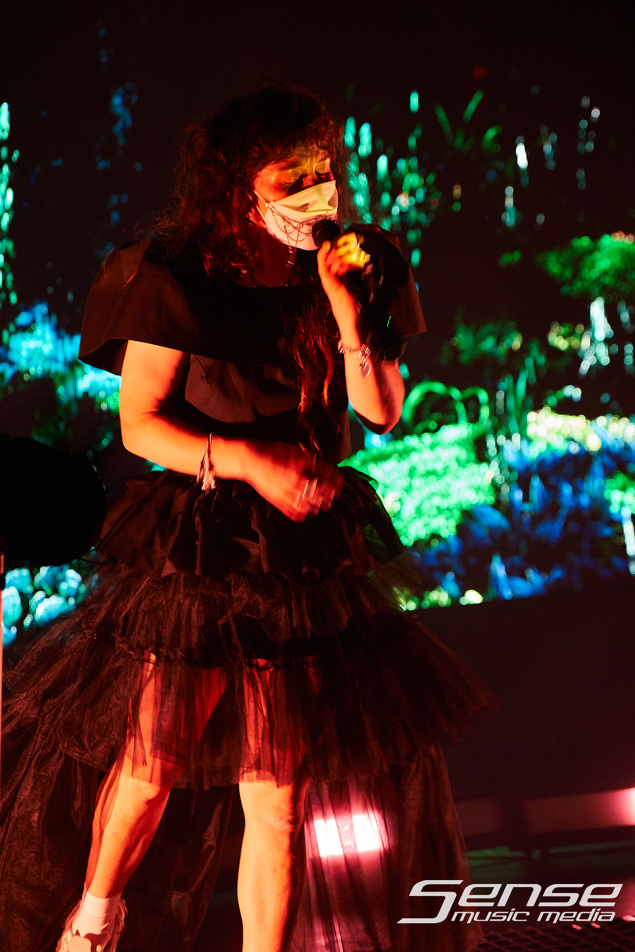 Purity Ring-Purity Ring-Photo_by_Peter Mellows-260614-191713-082.png