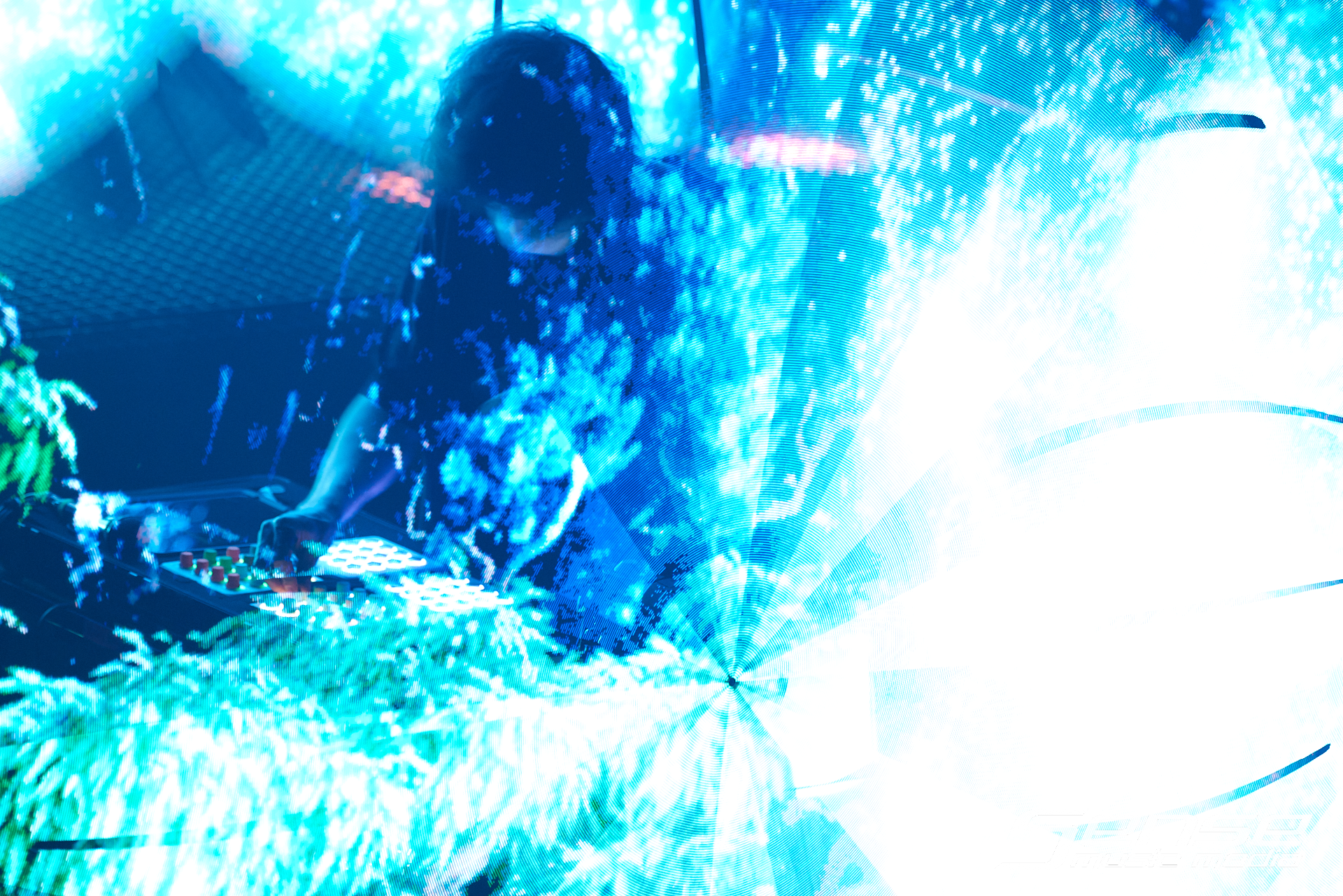 Purity Ring-Purity Ring-Photo_by_Peter Mellows-260614-191804-083.png