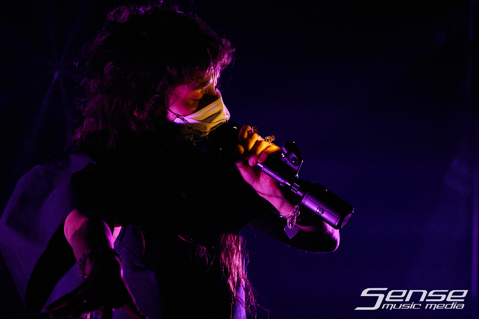 Purity Ring-Purity Ring-Photo_by_Peter Mellows-260614-192658-084.png