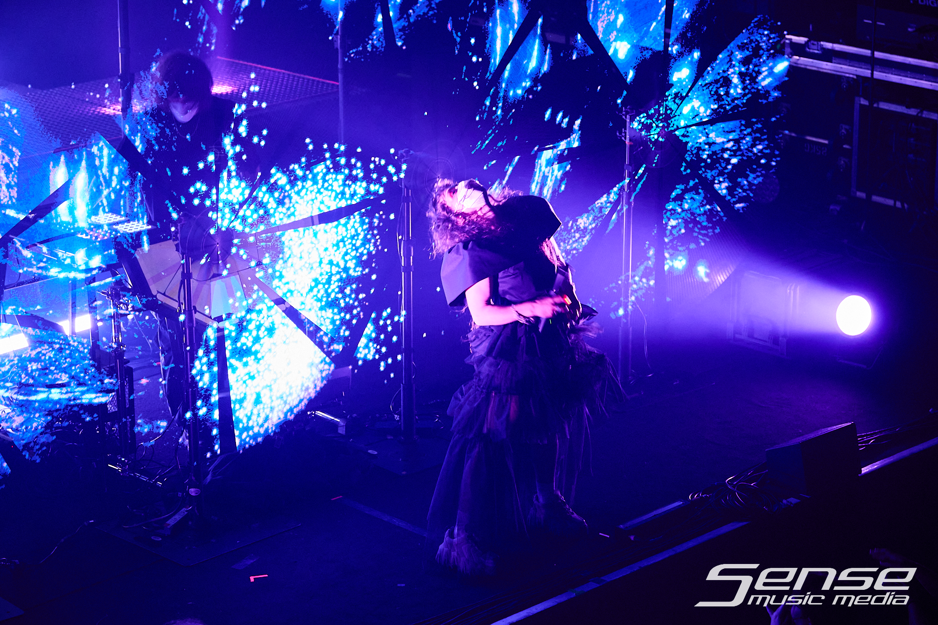 Purity Ring-Purity Ring-Photo_by_Peter Mellows-260614-192743-085.png