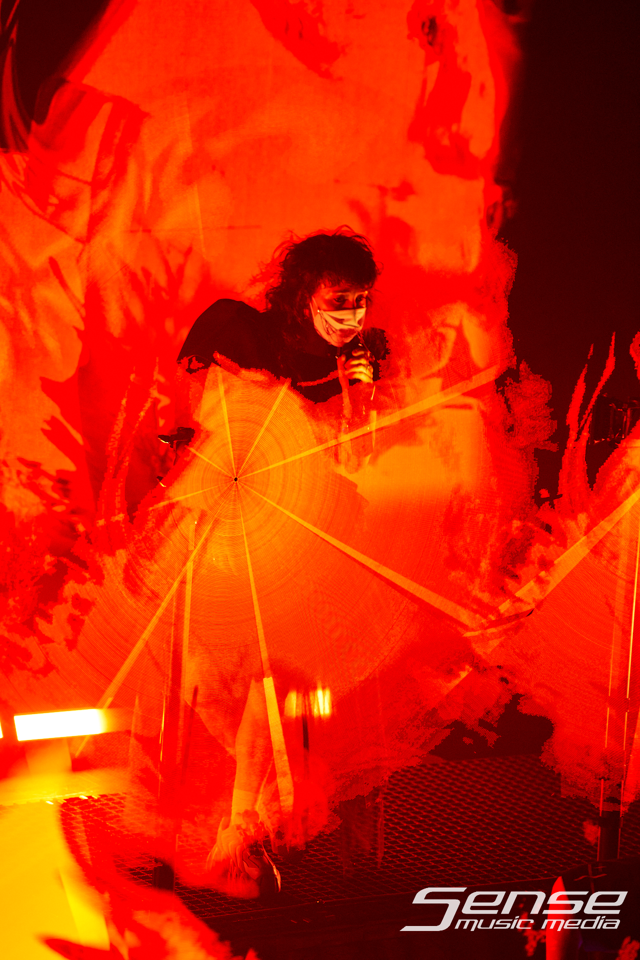 Purity Ring-Purity Ring-Photo_by_Peter Mellows-260614-193308-088.png