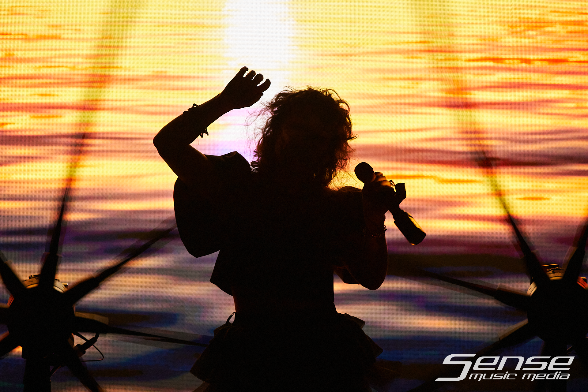 Purity Ring-Purity Ring-Photo_by_Peter Mellows-260614-193457-089.png