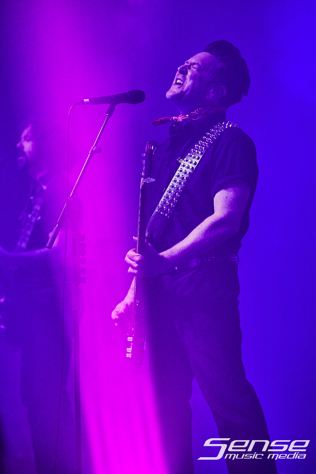 Black Fingernails-Eskimo Joe-Photo_by_Peter Mellows-260906-202137-056.png