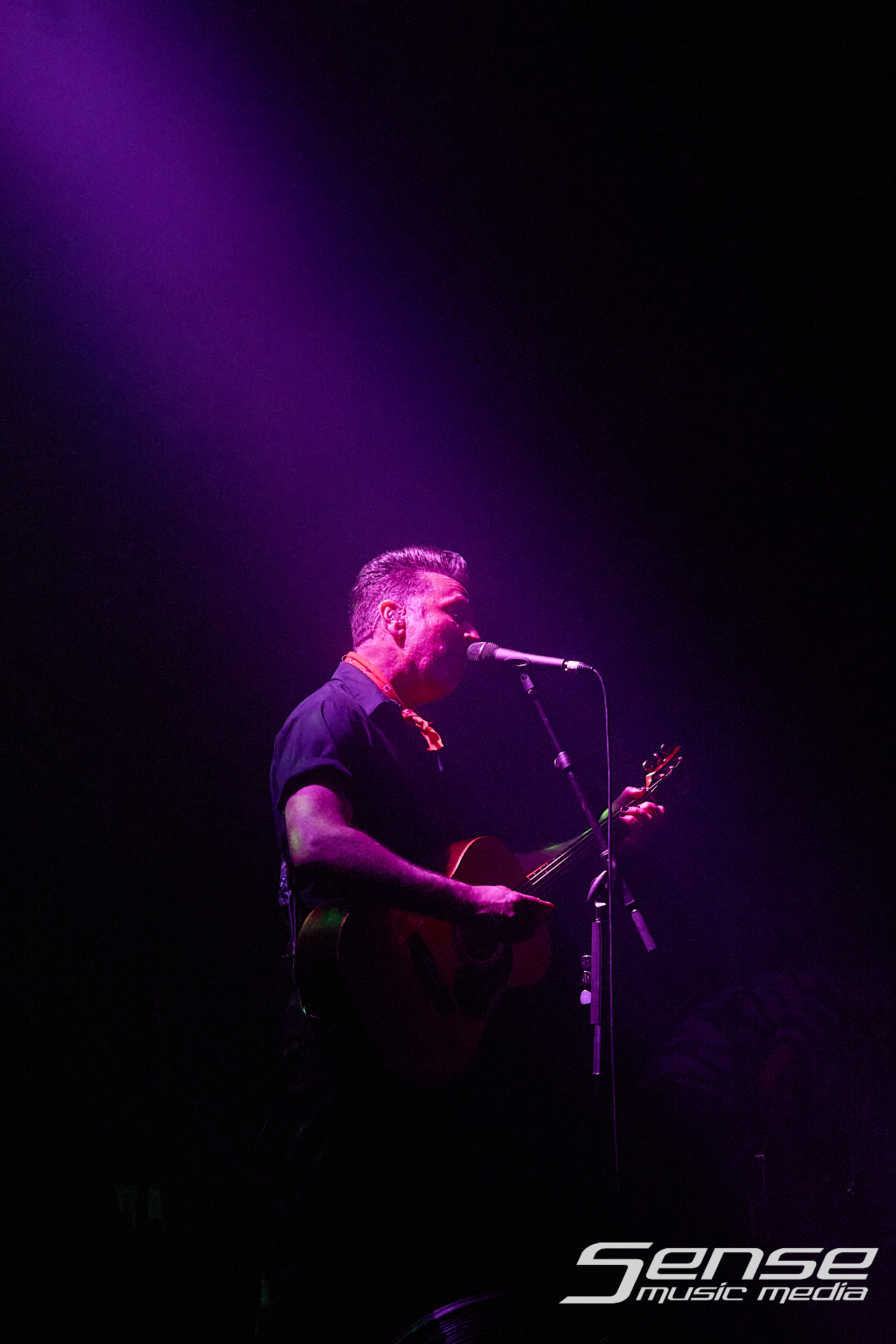 Black Fingernails-Eskimo Joe-Photo_by_Peter Mellows-260906-205143-066.png