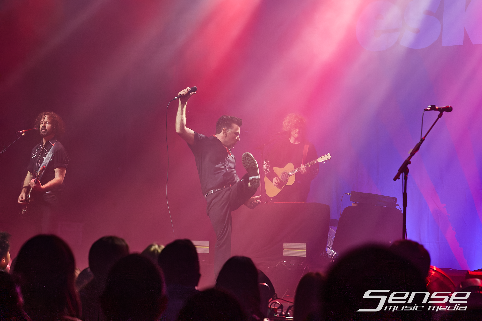 Black Fingernails-Eskimo Joe-Photo_by_Peter Mellows-260906-210856-070.png
