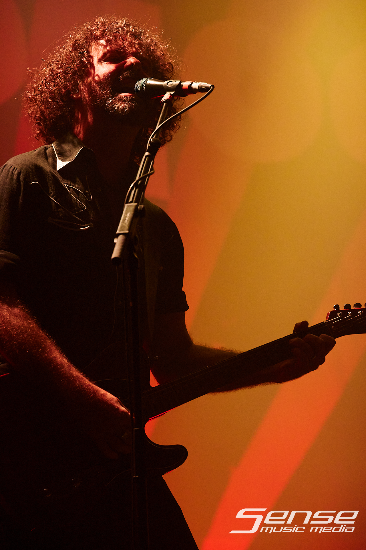 Black Fingernails-Eskimo Joe-Photo_by_Peter Mellows-260906-212040-073.png