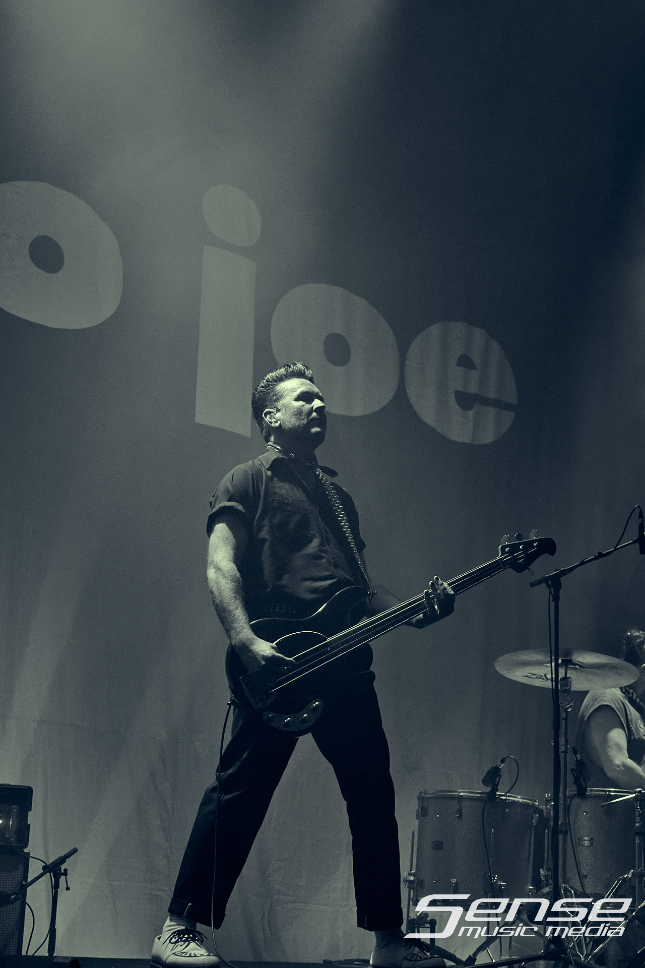Black Fingernails-Eskimo Joe-Photo_by_Peter Mellows-260906-200550-044.png