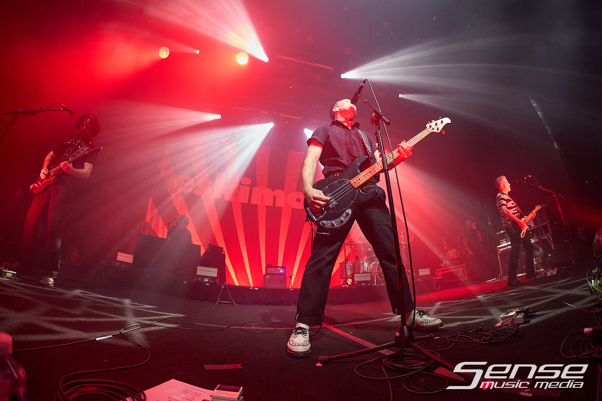 Black Fingernails-Eskimo Joe-Photo_by_Peter Mellows-260906-201459-048.png